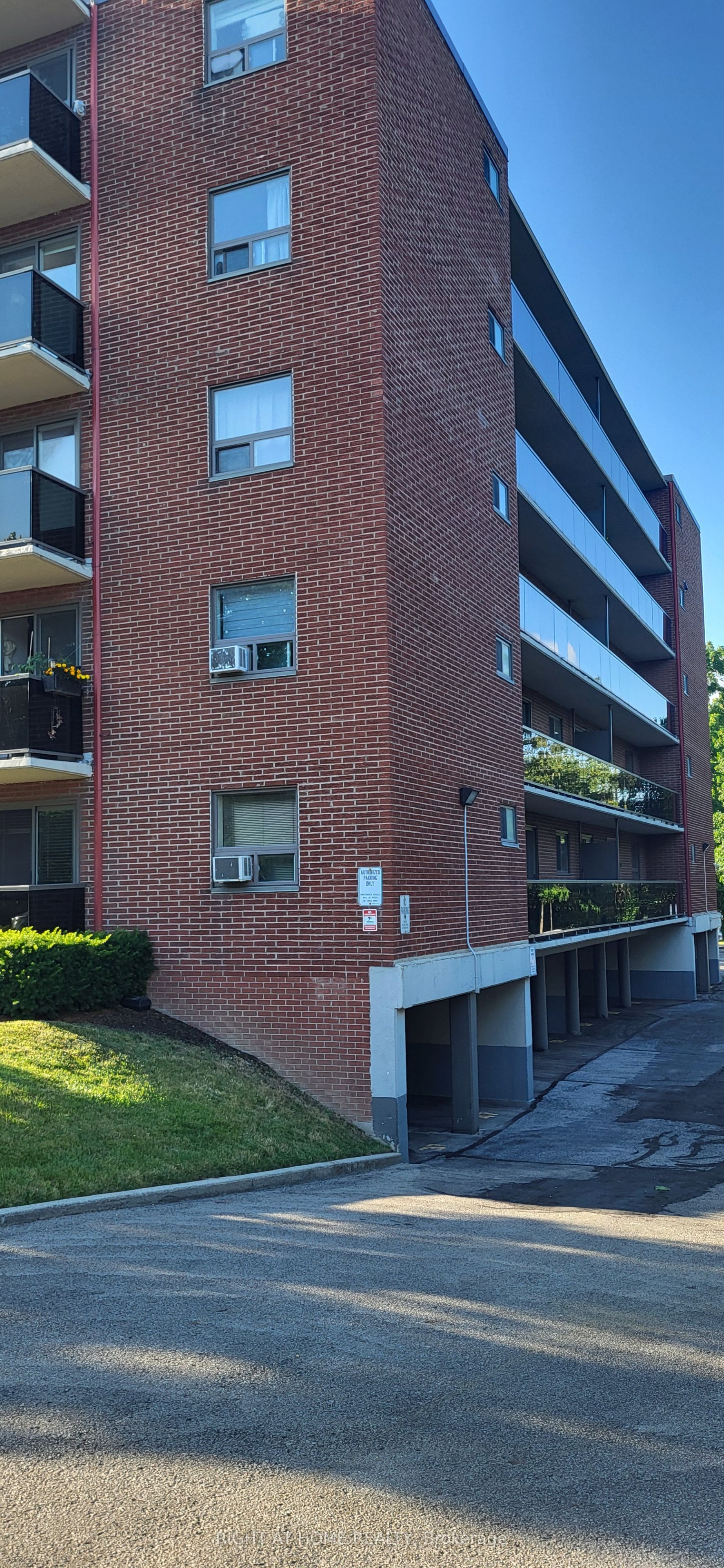 2373 King Street E 26, Hamilton, ON L8K 1X9 photo 3