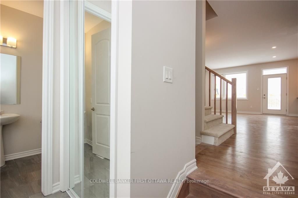 72 FOCALITY Crescent, Barrhaven, ON K2J 6W8 photo 2