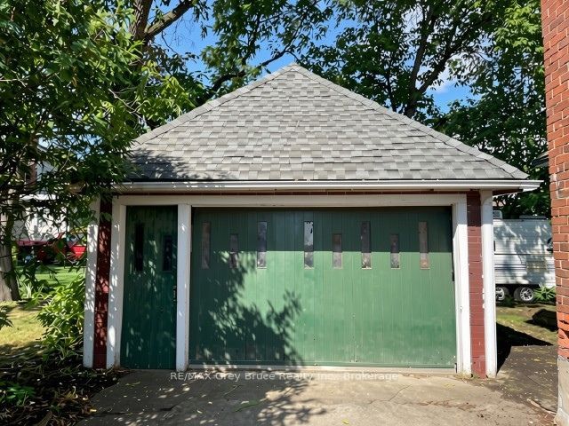 1348 5th Avenue W, Owen Sound, ON N4K 5B2 photo 2