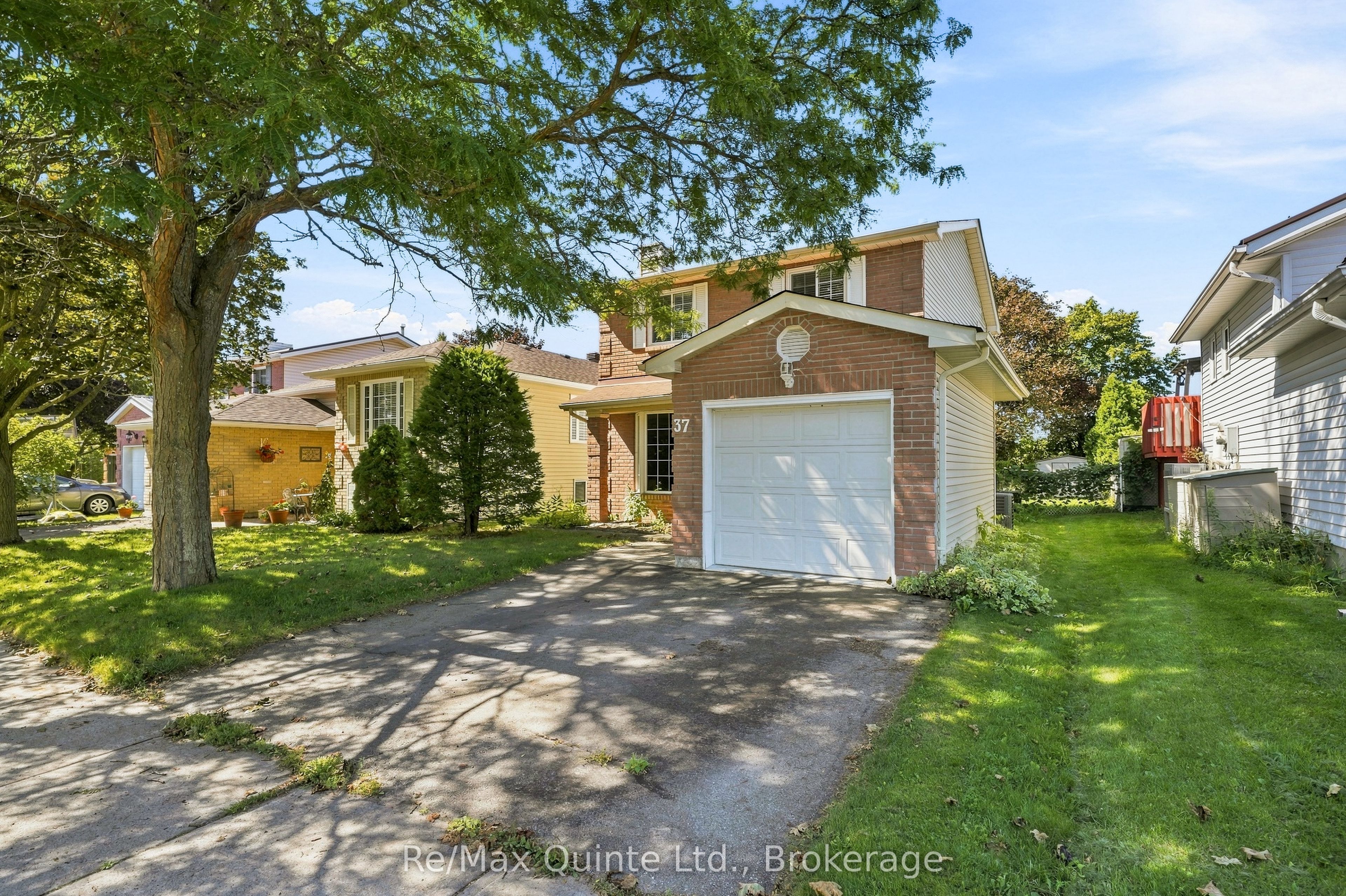 37 Bogart Crescent, Belleville, ON K8P 5E9 photo 2