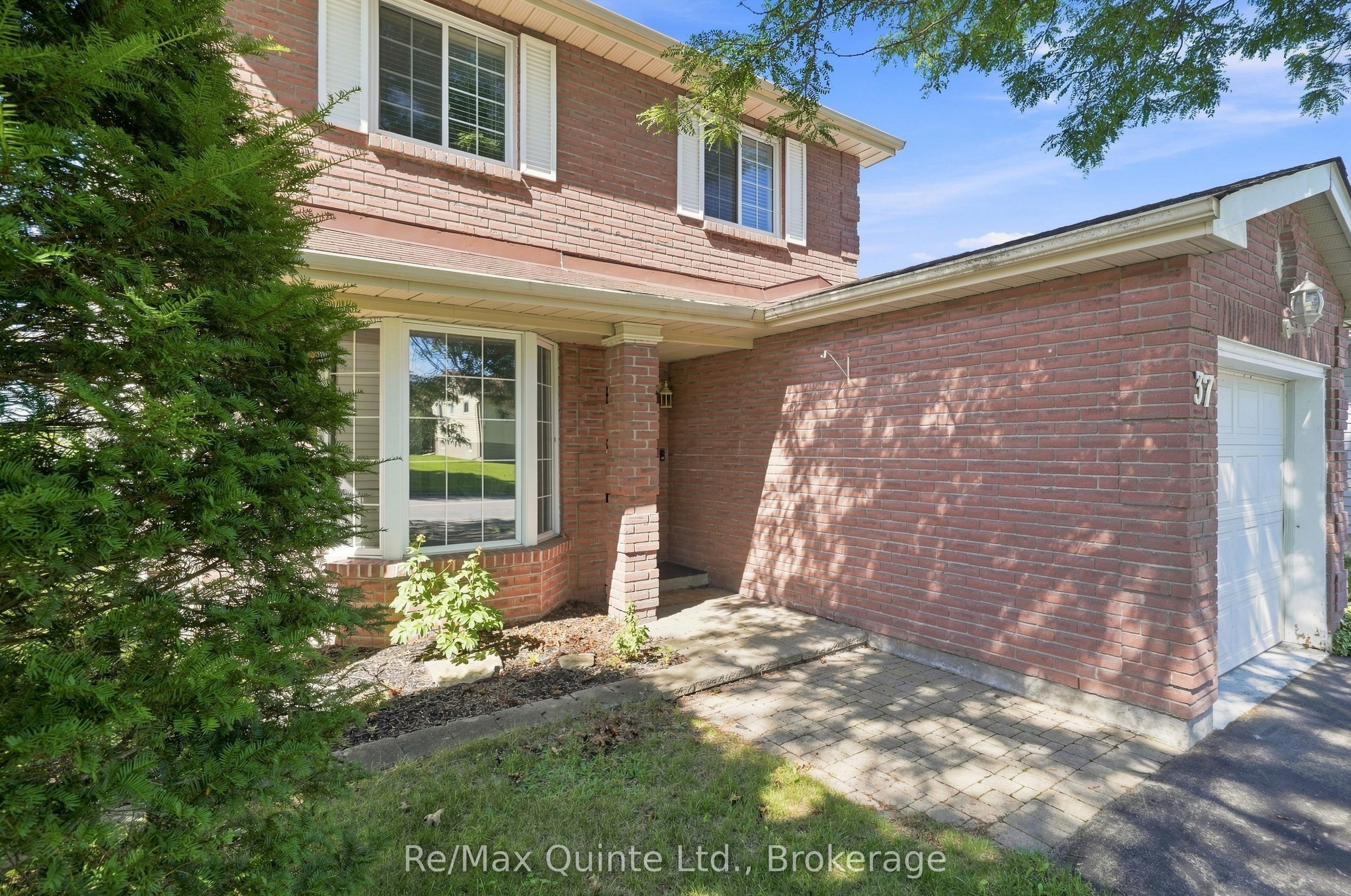 37 Bogart Crescent, Belleville, ON K8P 5E9 photo 4