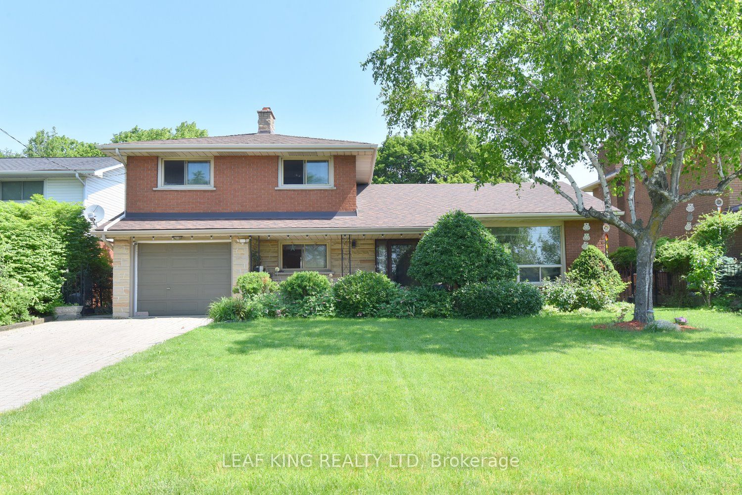 372 Fennell Avenue W, Hamilton, ON L9C 1G4