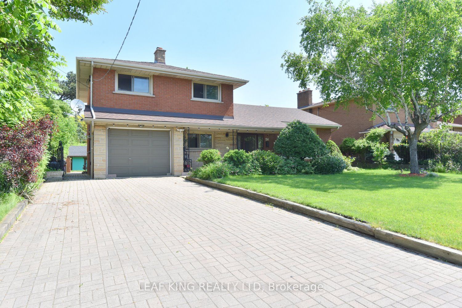 372 Fennell Avenue W, Hamilton, ON L9C 1G4 photo 2