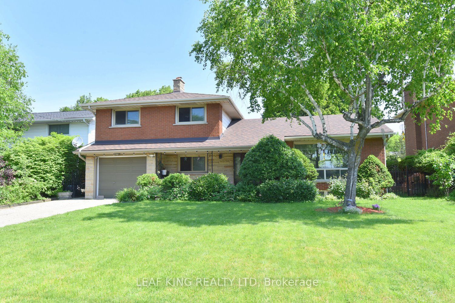 372 Fennell Avenue W, Hamilton, ON L9C 1G4 photo 3