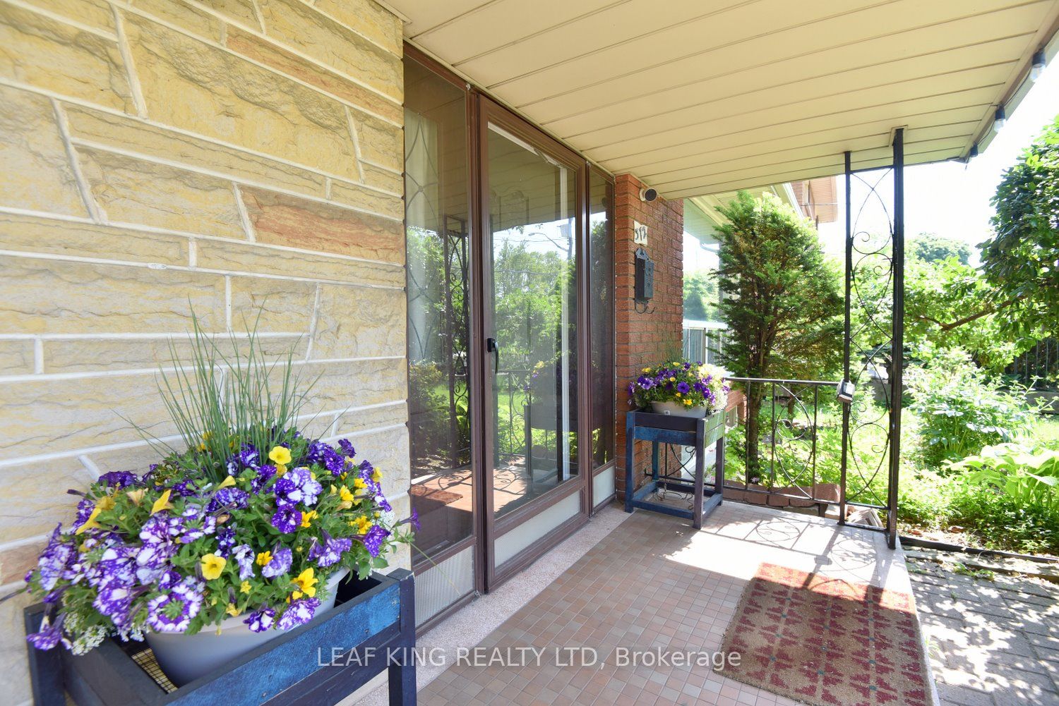 372 Fennell Avenue W, Hamilton, ON L9C 1G4 photo 4