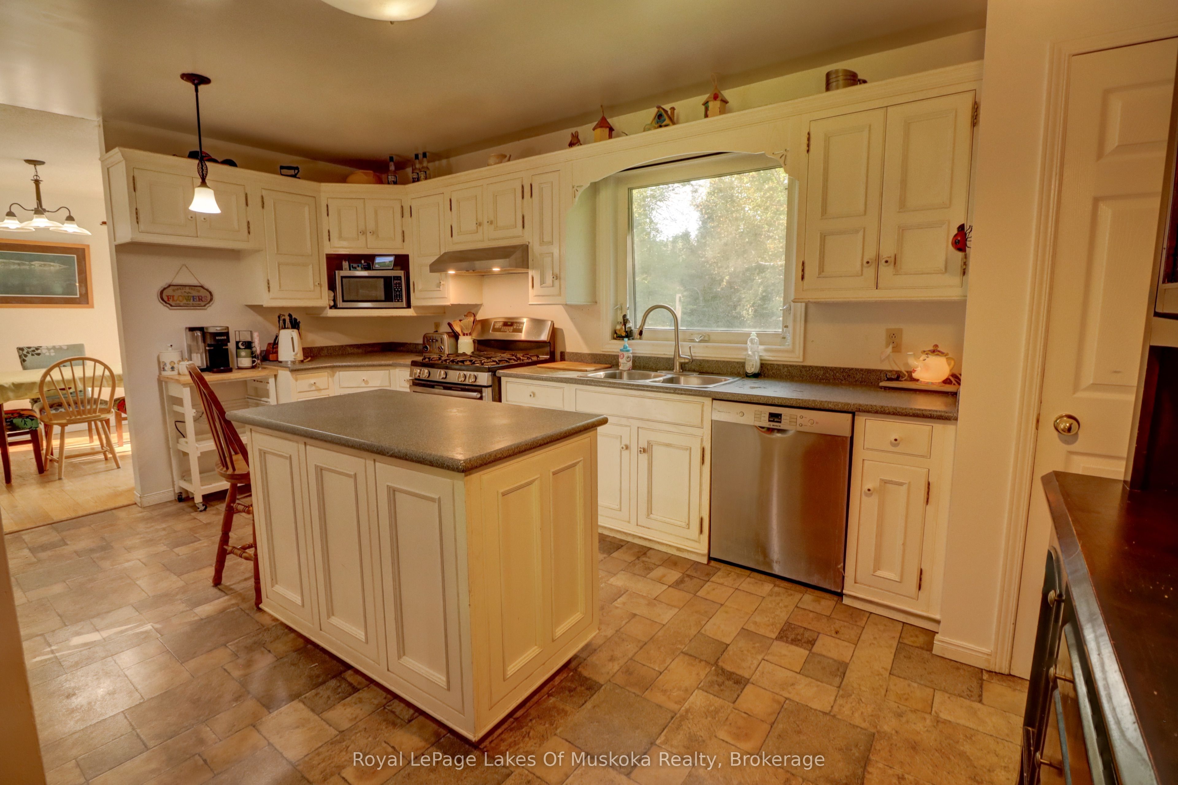 911 Deer Lake Road, Huntsville, ON P0B 1L0 photo 4