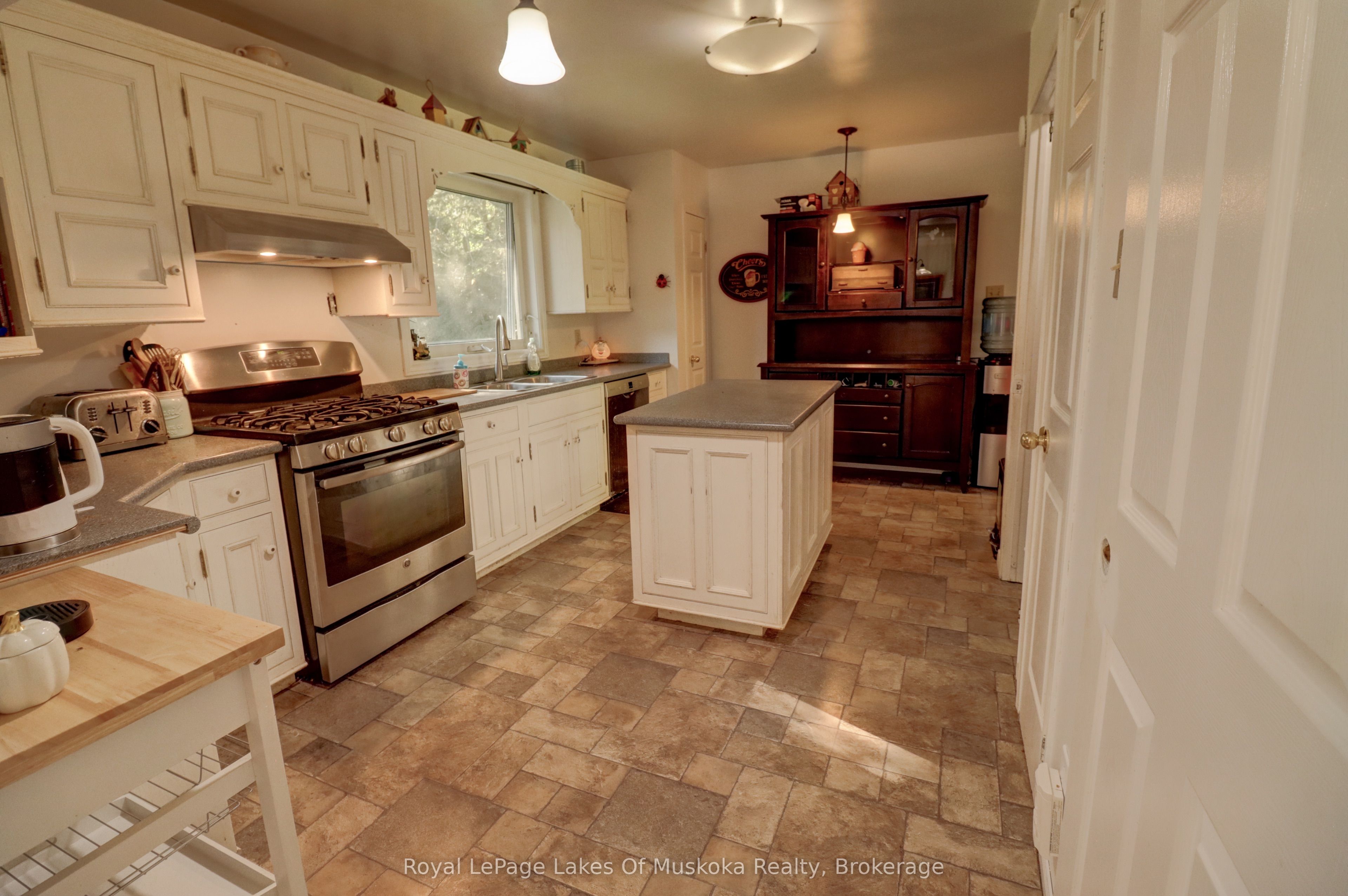 911 Deer Lake Road, Huntsville, ON P0B 1L0 photo 5