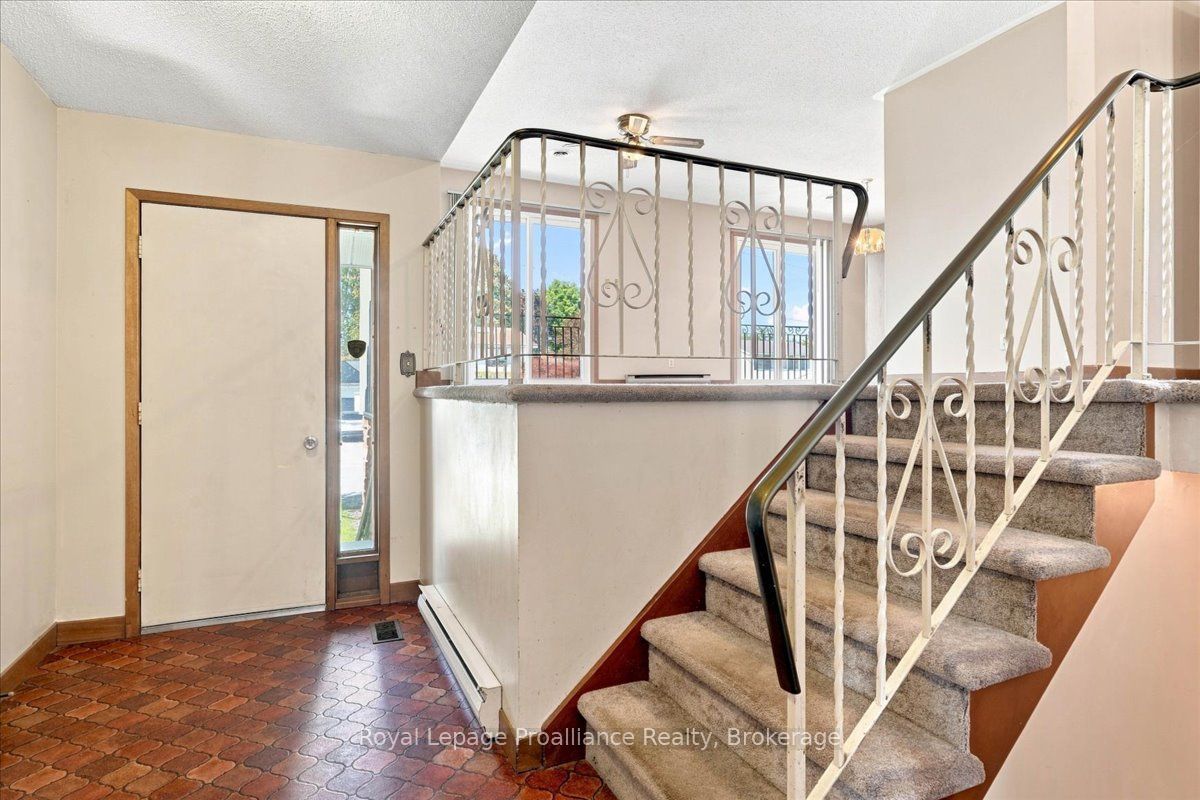 28 Kensington Crescent, Belleville, ON K8P 4T3 photo 4