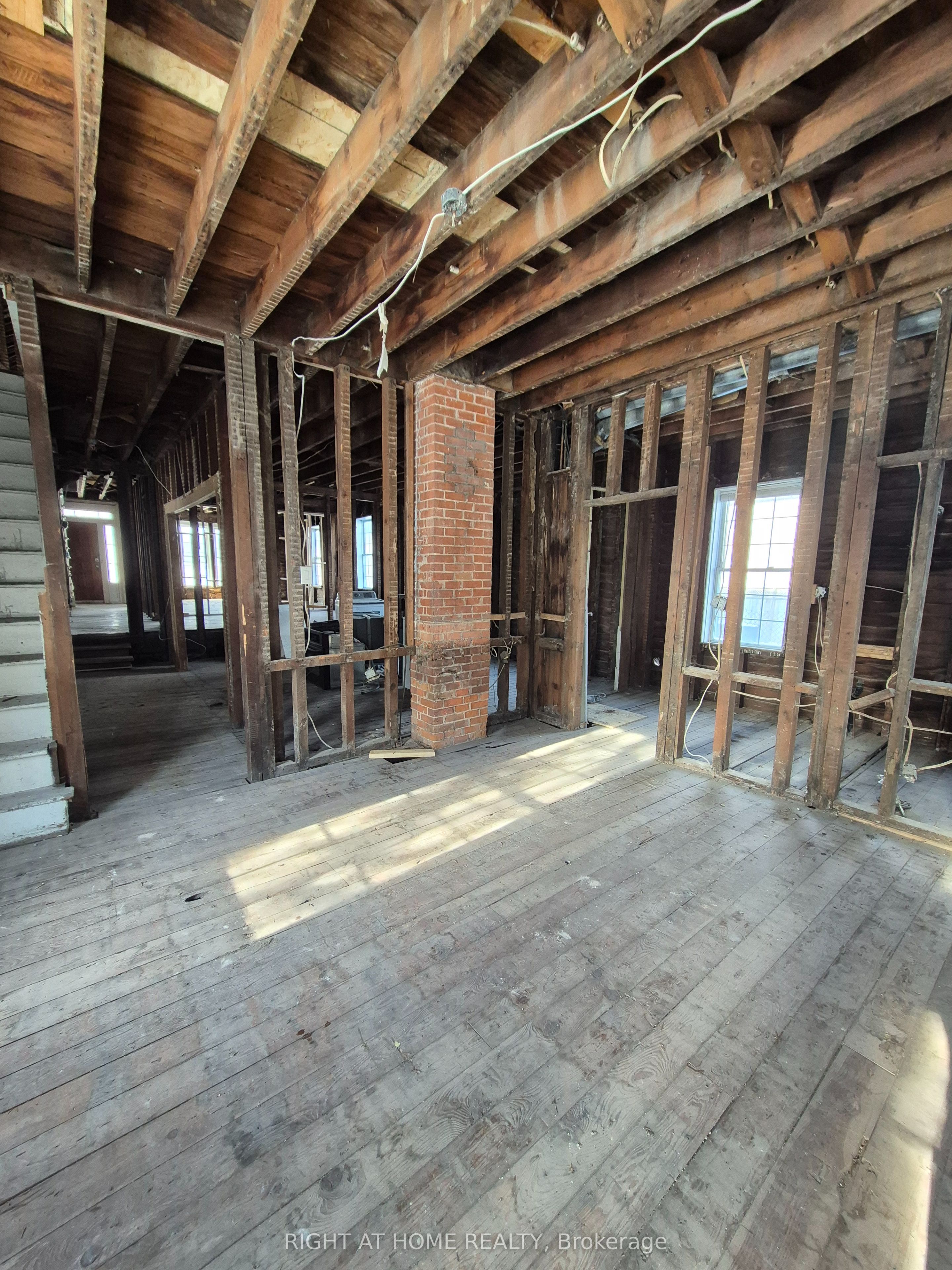 18 Merritt Street, St. Catharines, ON L2T 1J3 photo 4