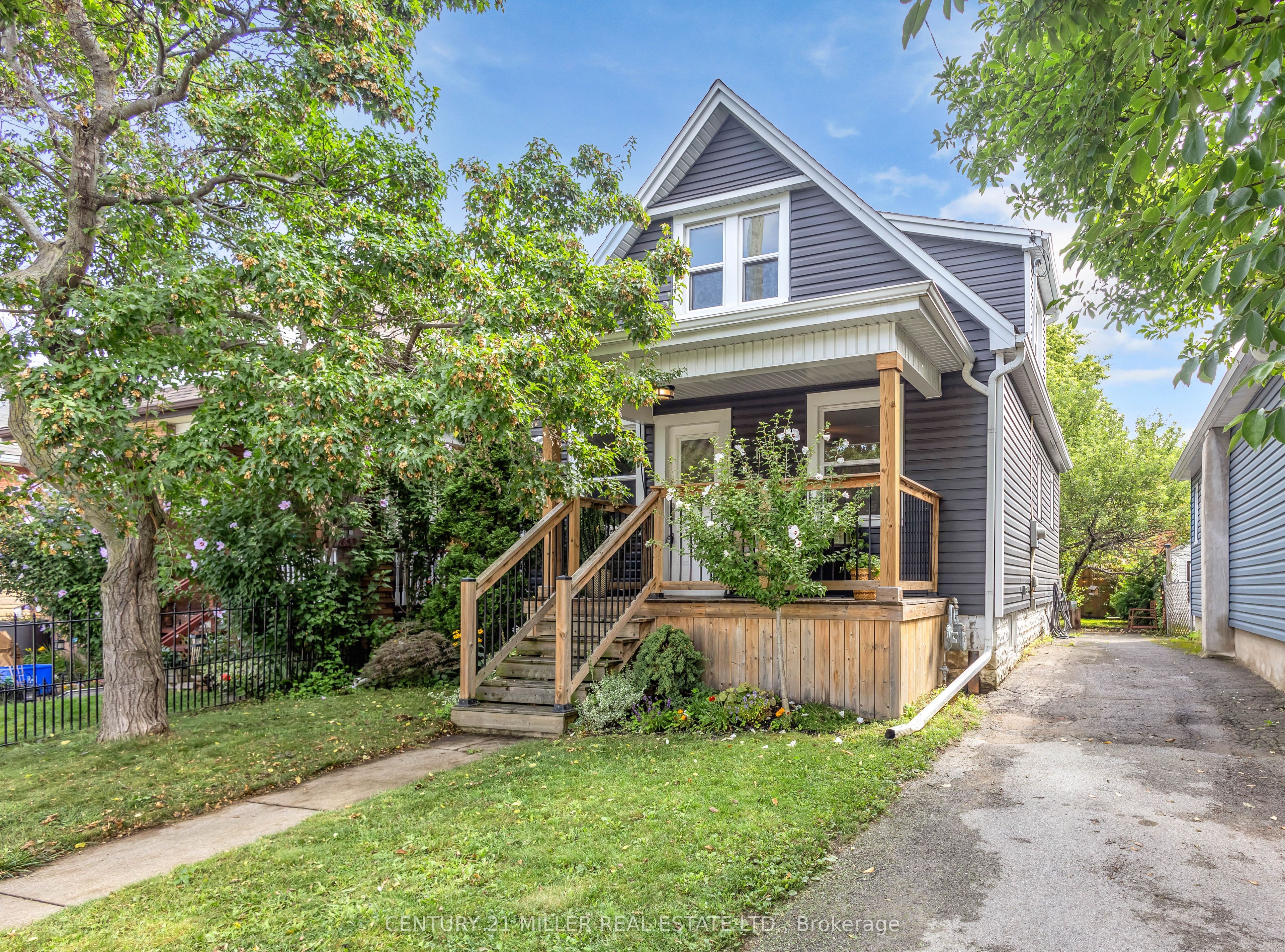 16 Wexford Avenue N, Hamilton, ON L8H 4M1