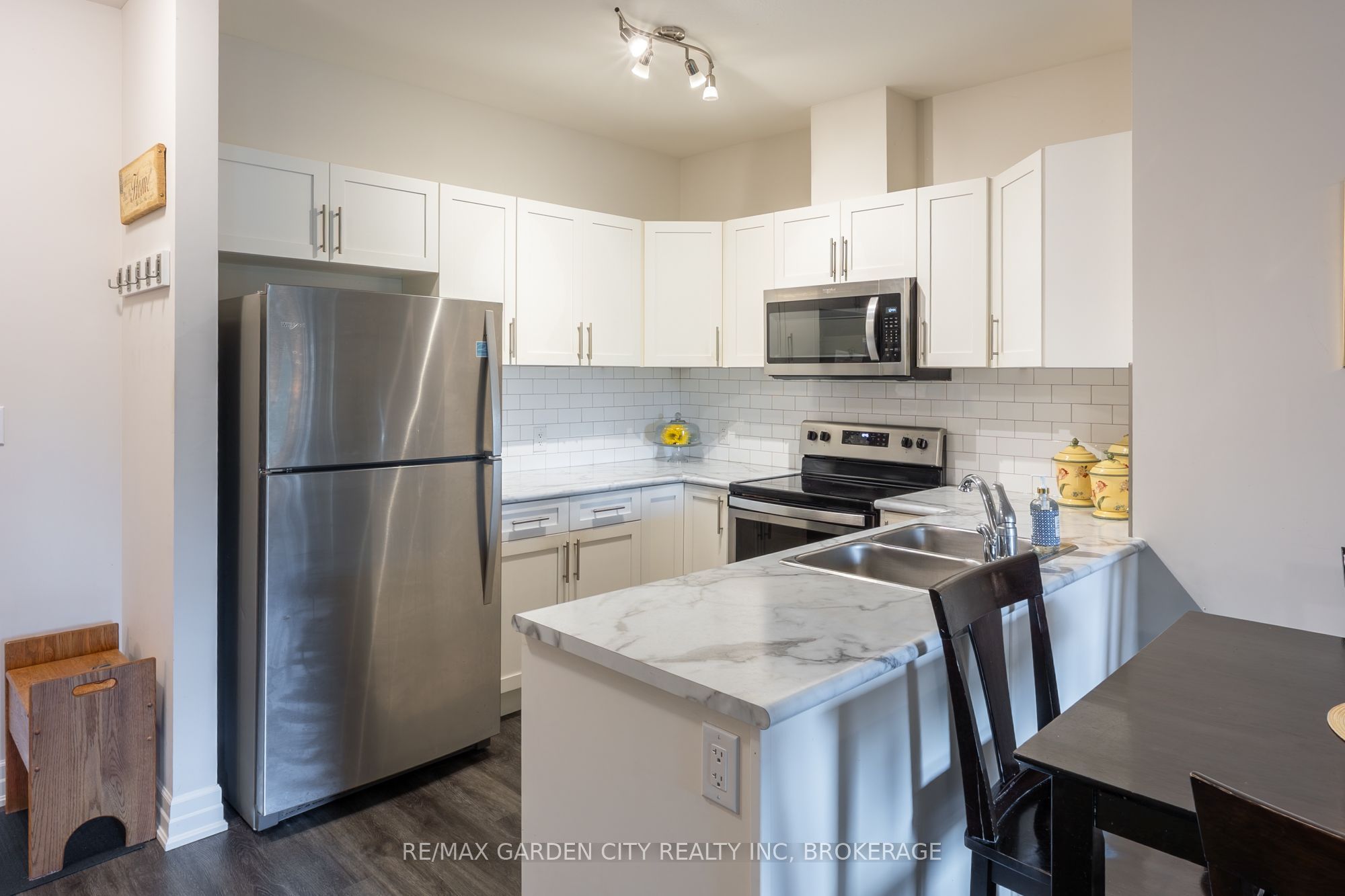 212 Lakeport Road 303, St. Catharines, ON L2N 0B4 photo 4