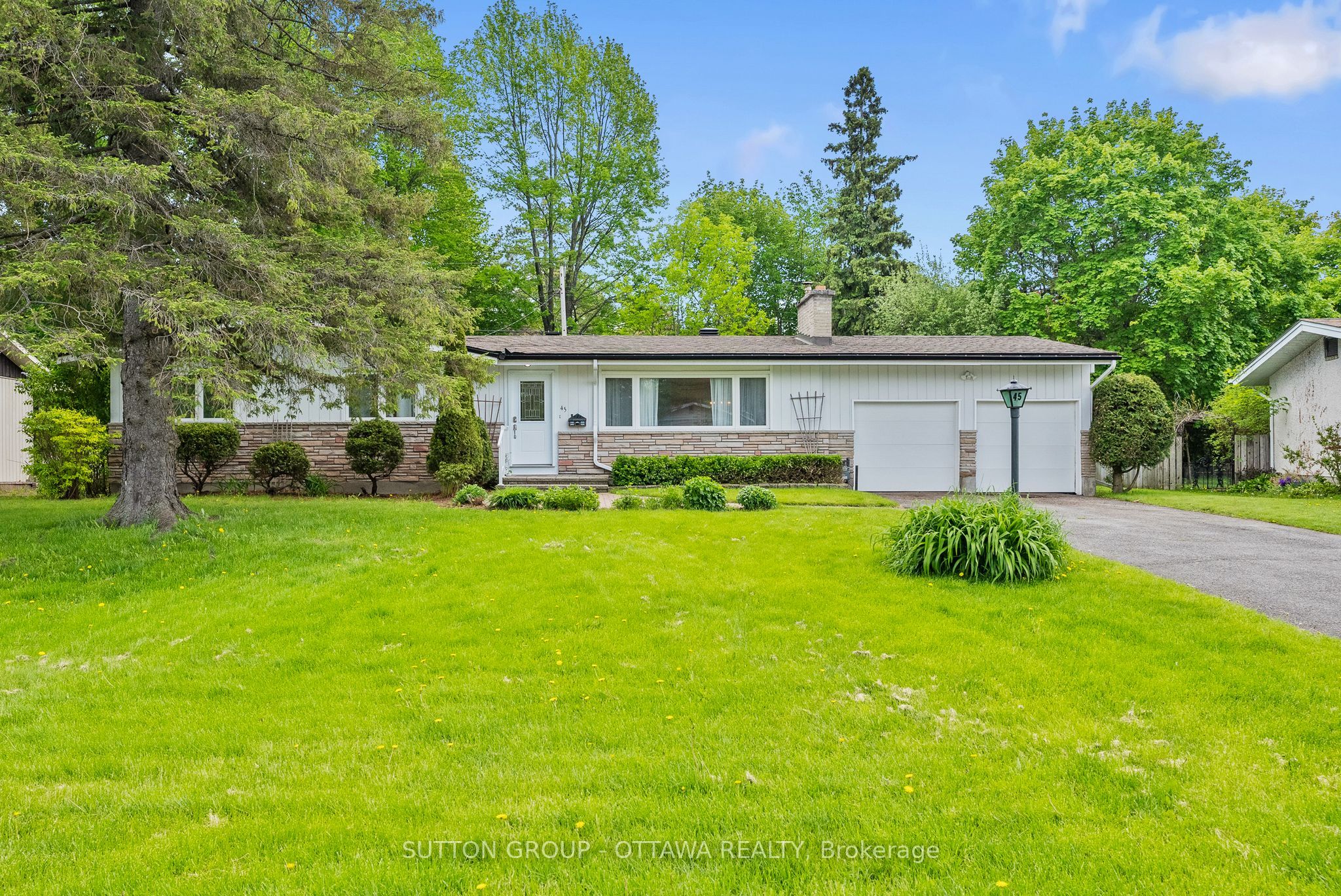45 Larkspur Drive, Bells Corners and South to Fallowfield, ON K2H 6K8
