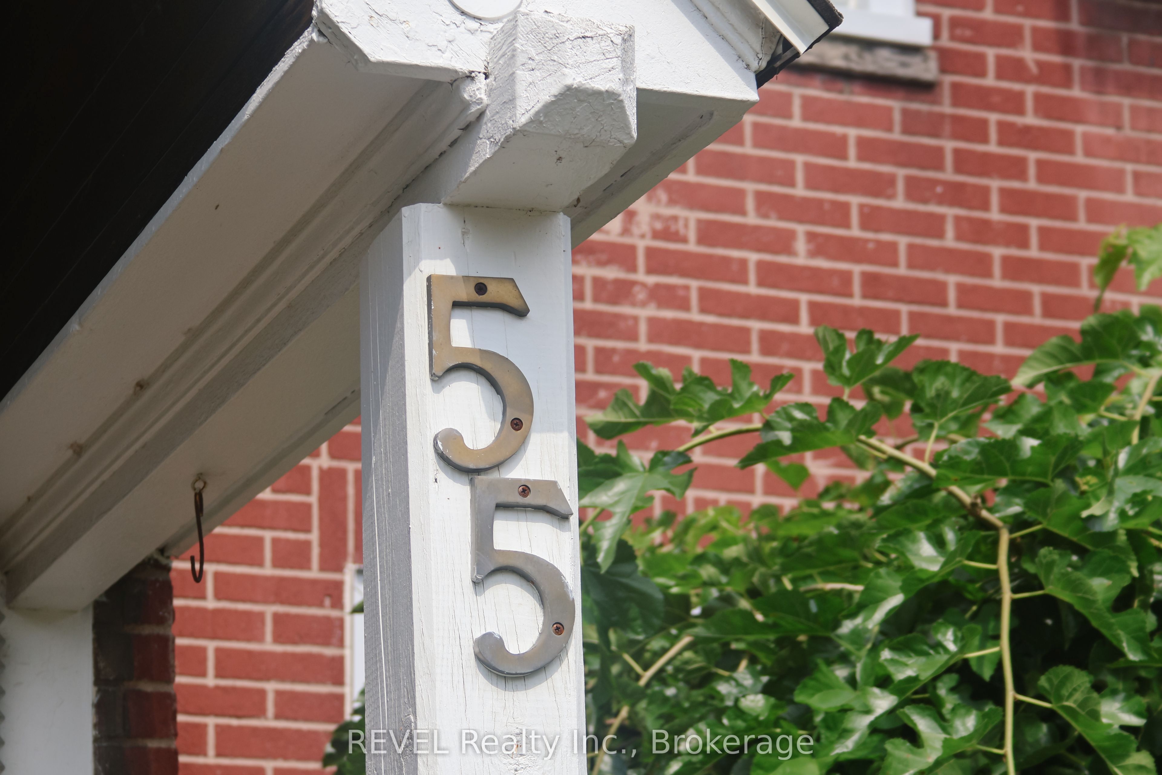 55 Maple Street Upper, St. Catharines, ON L2R 2A8 photo 2