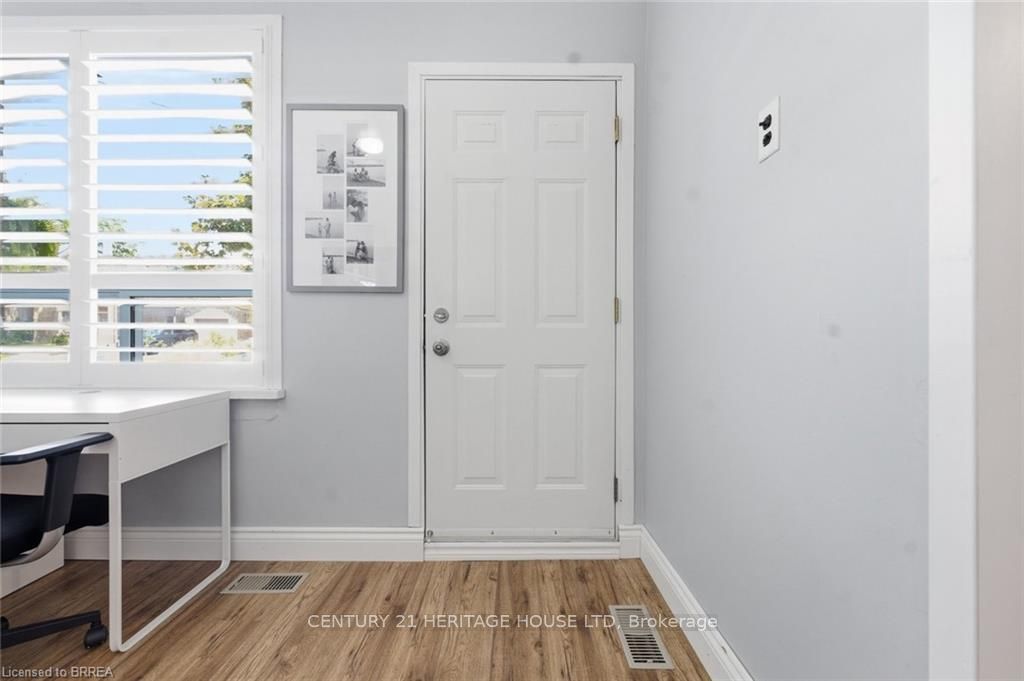 141 East Avenue, Brantford, ON N3S 3M3 photo 4