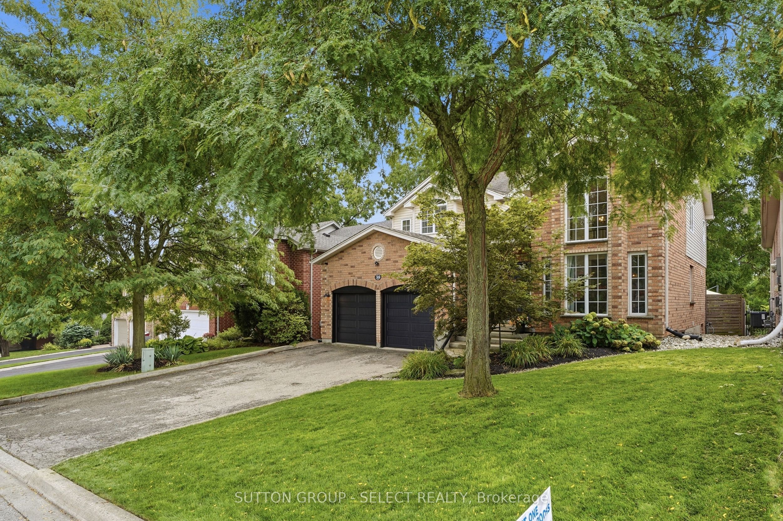 39 Carolinian Lane, Cambridge, ON N1S 5B5 photo 3