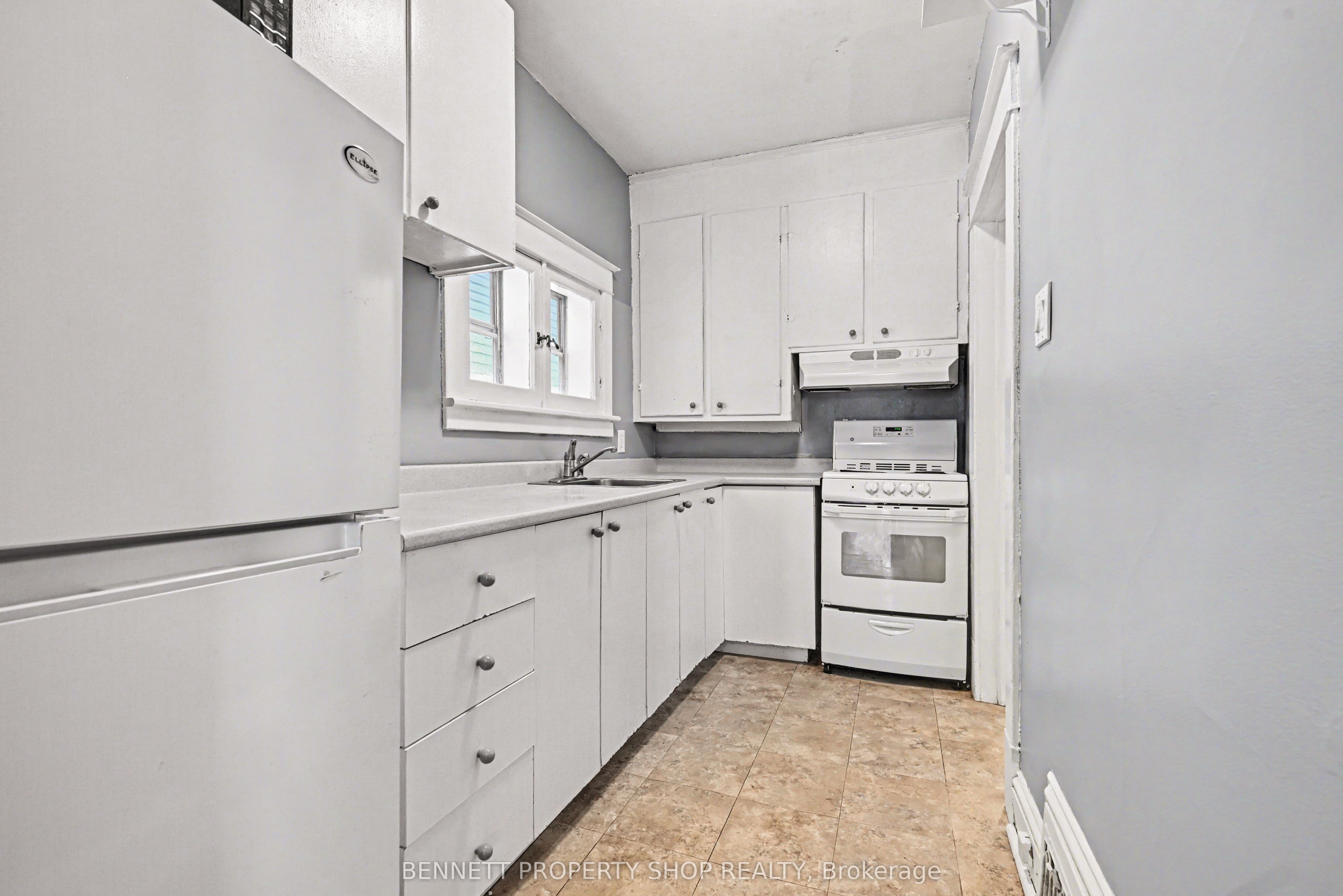 56 Smirle Avenue, Tunneys Pasture and Ottawa West, ON K1Y 0S1 photo 4