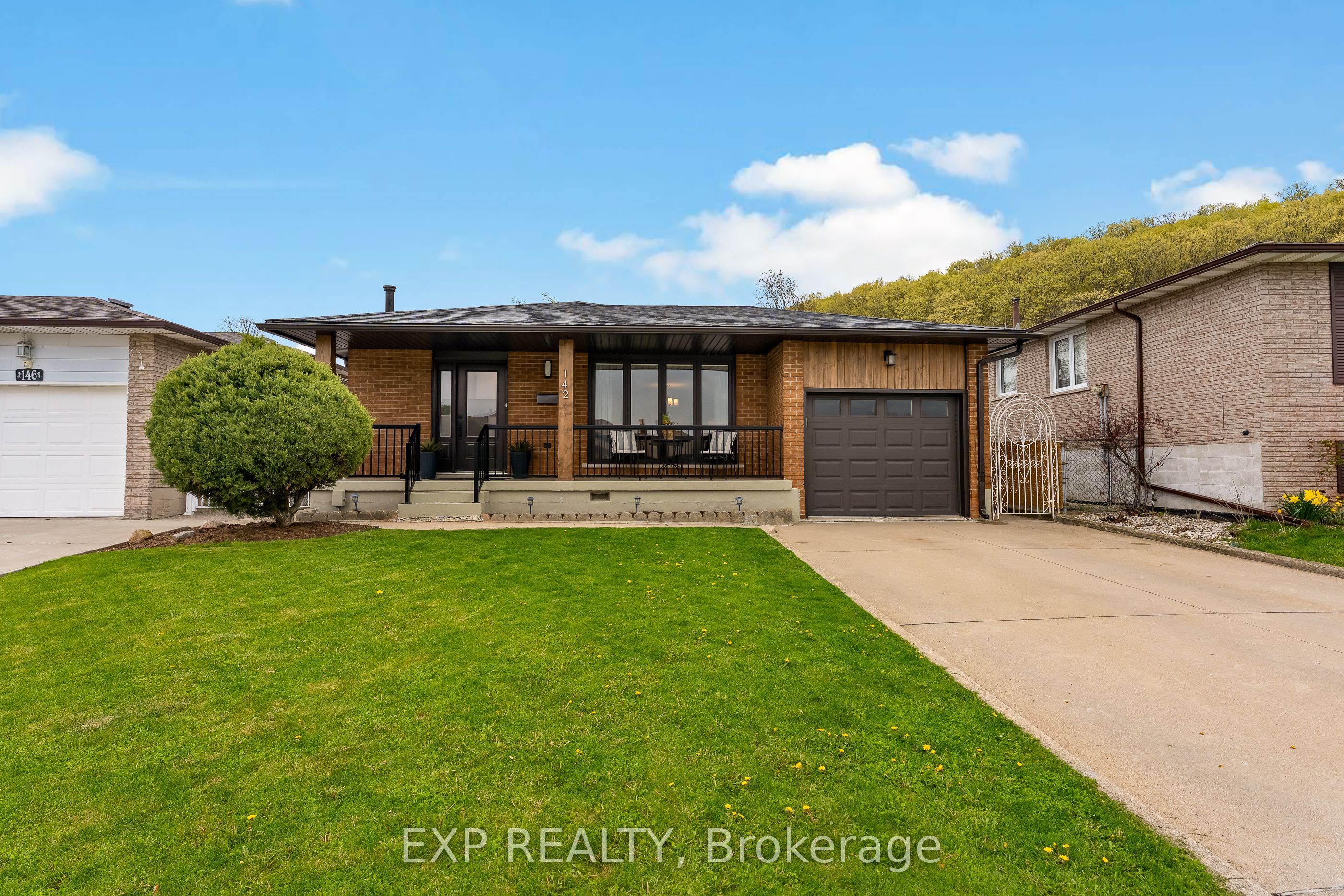 142 Marcella Crescent, Hamilton, ON L8K 6G3 photo 2