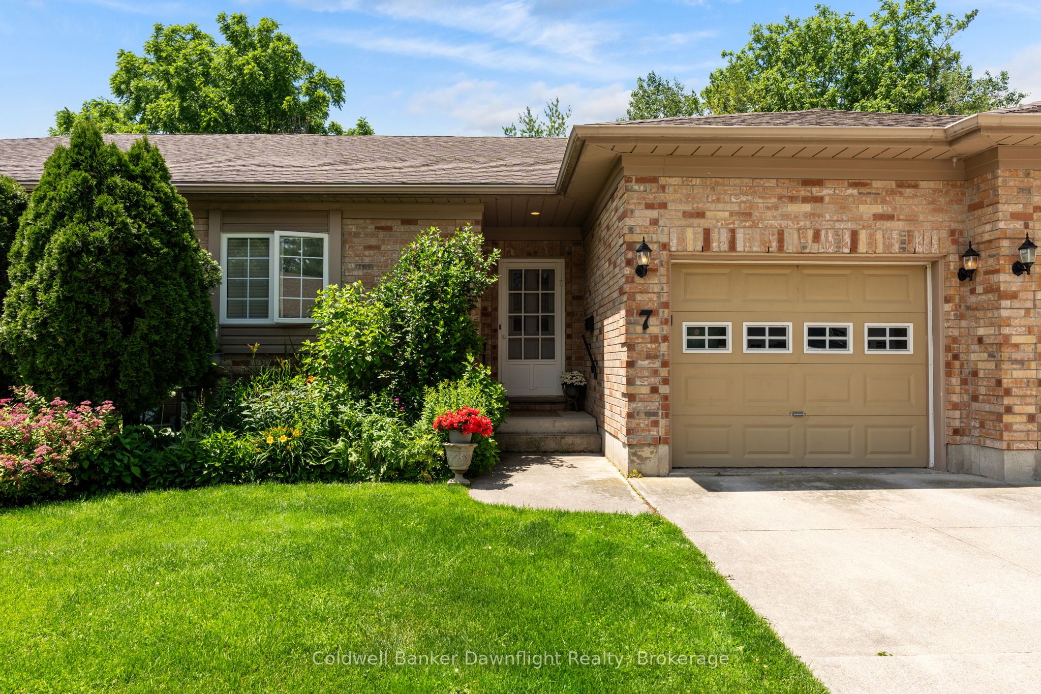 7 Brookside Place, South Huron, ON N0M 1S2