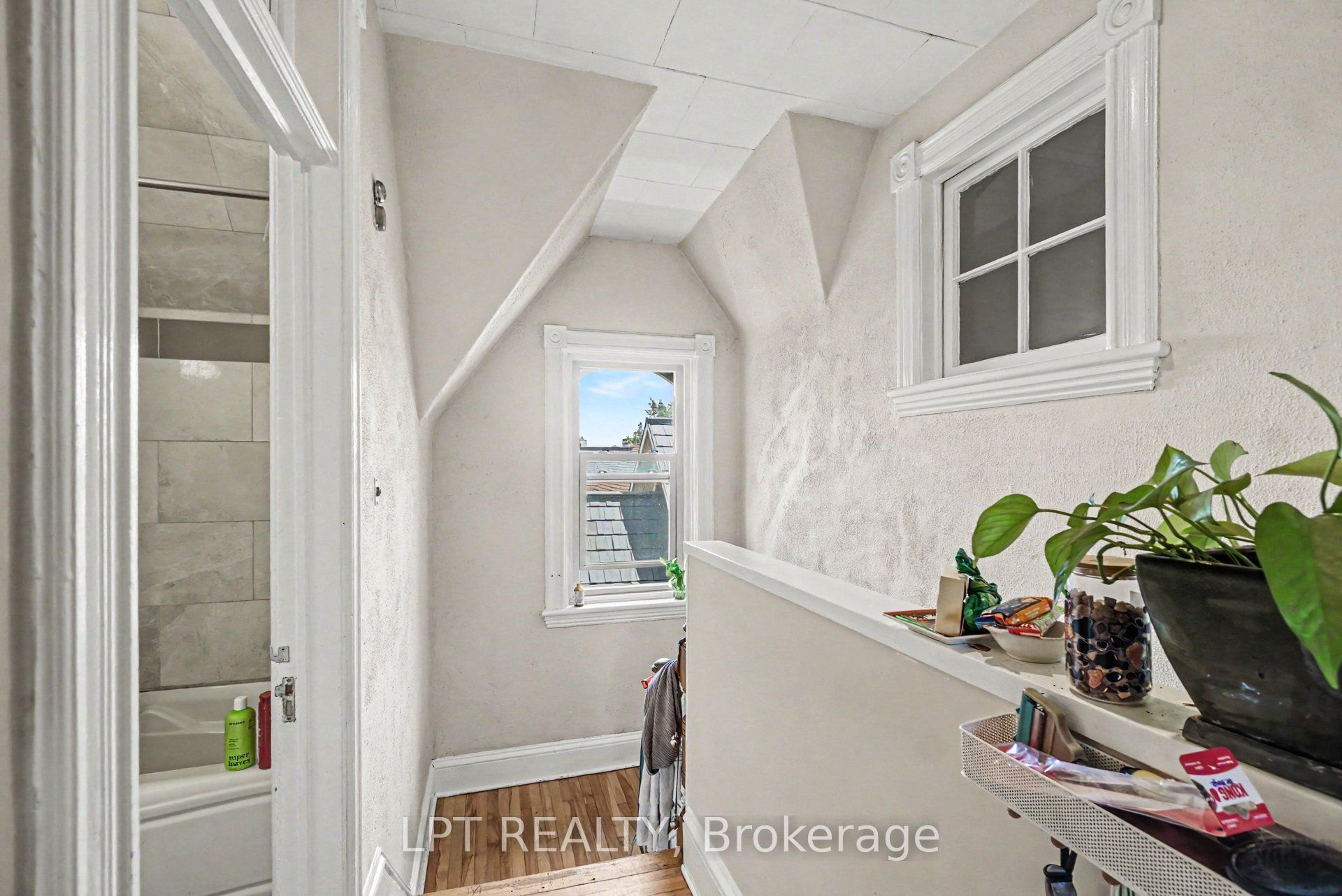 475 MacLaren Street 4, Ottawa Centre, ON K1R 5K5 photo 4