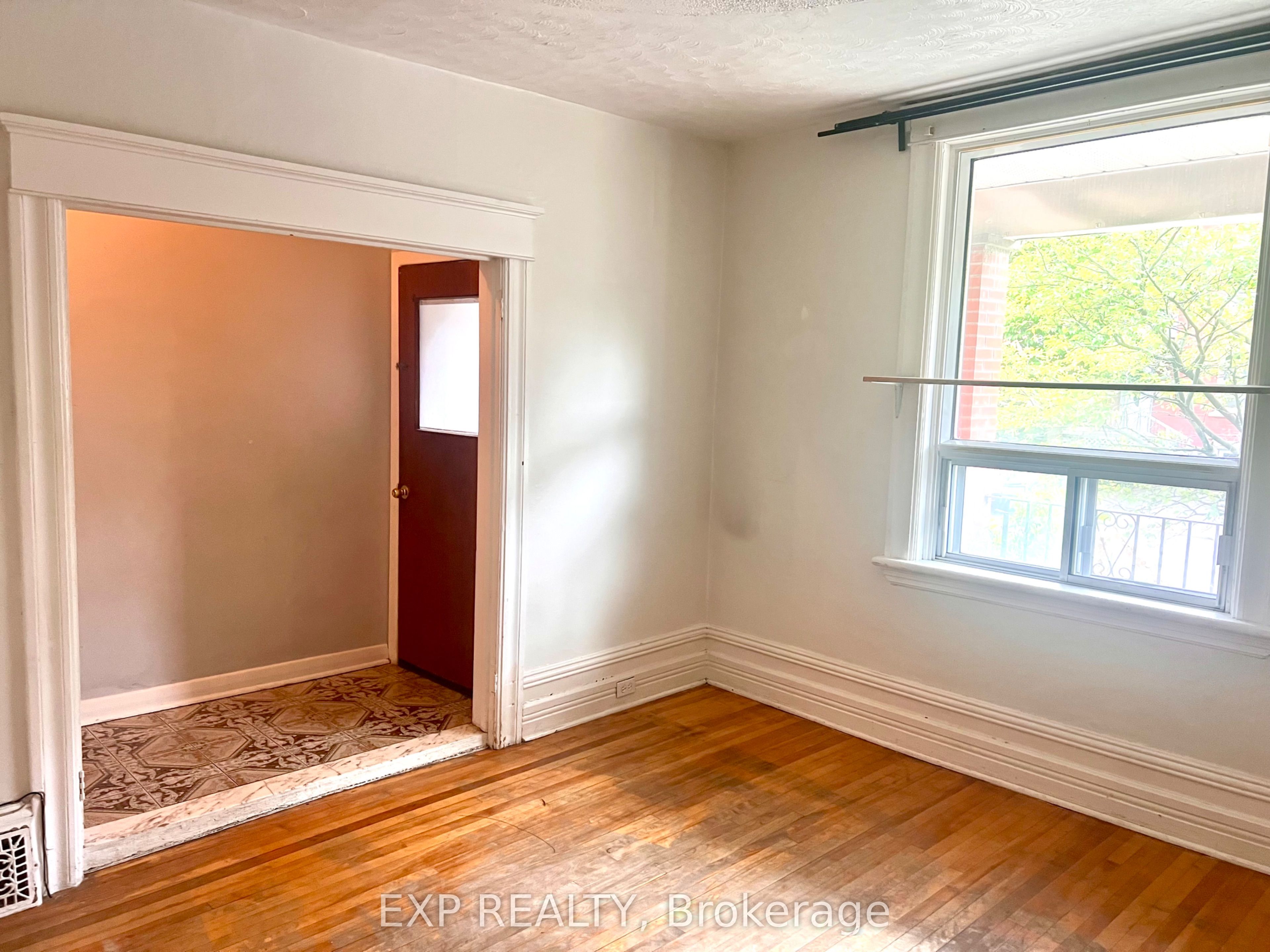 57 Spadina Avenue, West Centre Town, ON K1Y 2B8 photo 4