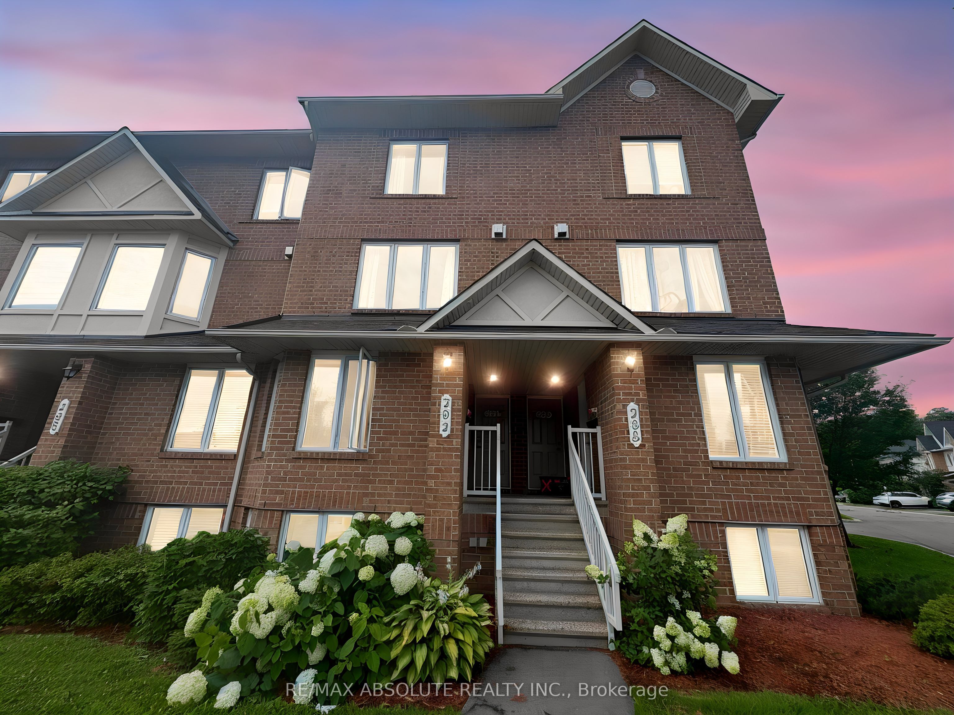 294 Cresthaven Drive, Barrhaven, ON K2G 6W4