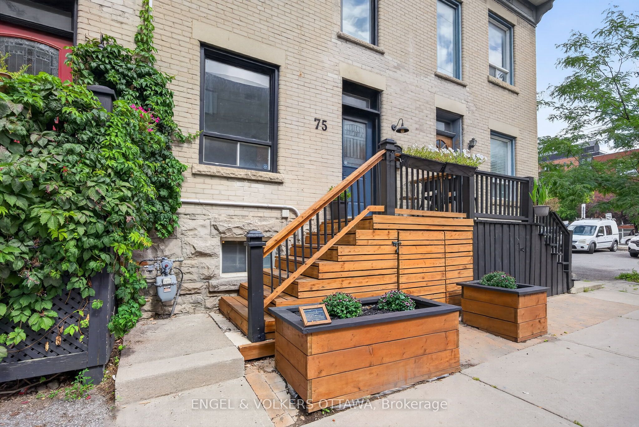 75 Eccles Street, West Centre Town, ON K1R 6S5 photo 2