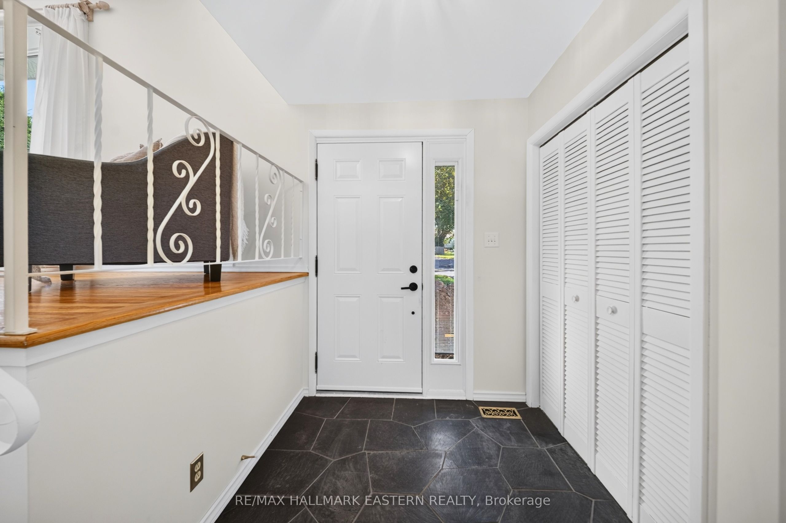 1337 Franklin Drive W, Peterborough, ON K9H 6Z5 photo 3