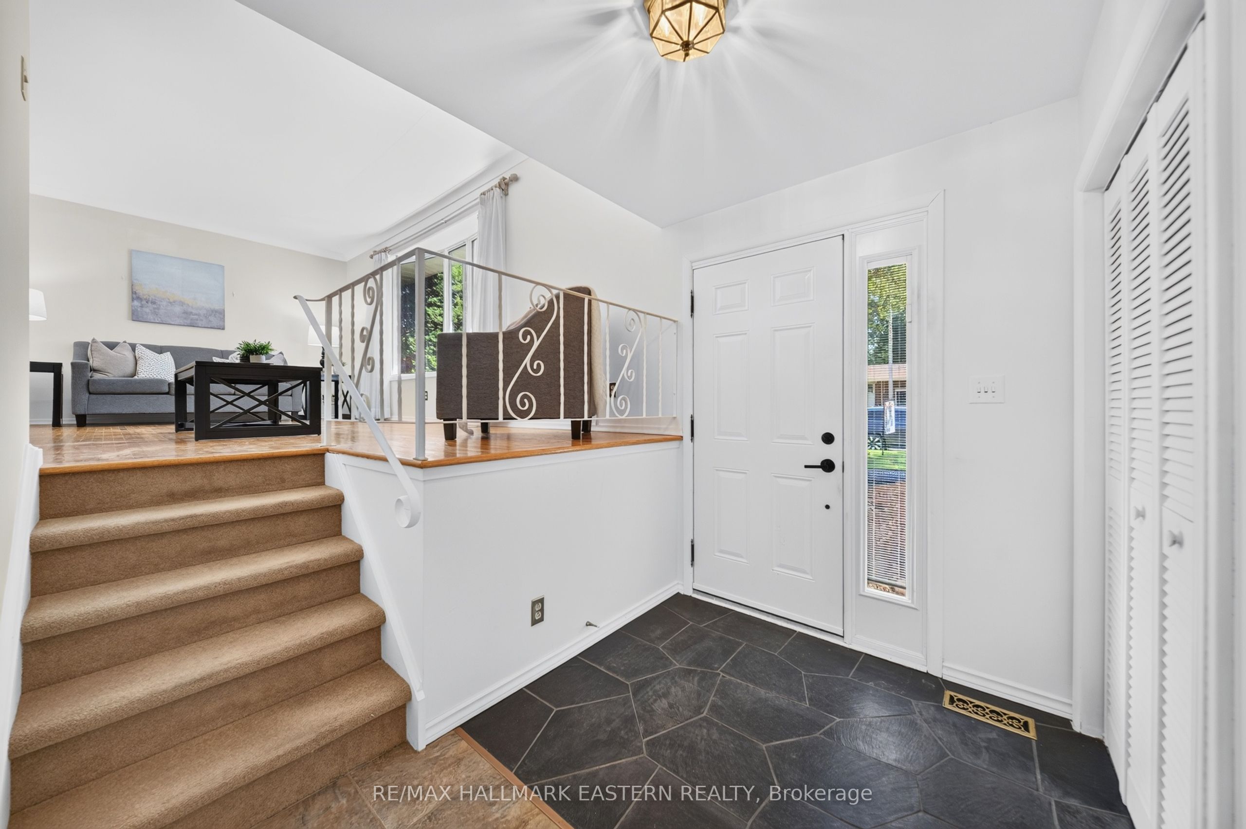 1337 Franklin Drive W, Peterborough, ON K9H 6Z5 photo 4