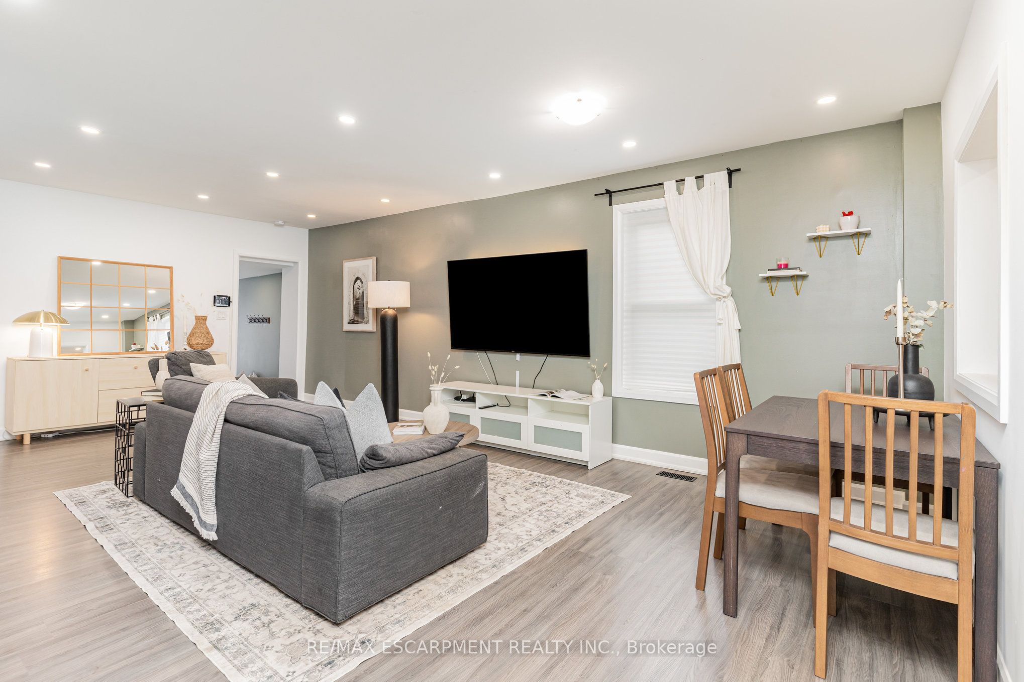 4 Robins Avenue, Hamilton, ON L8H 4M6 photo 2