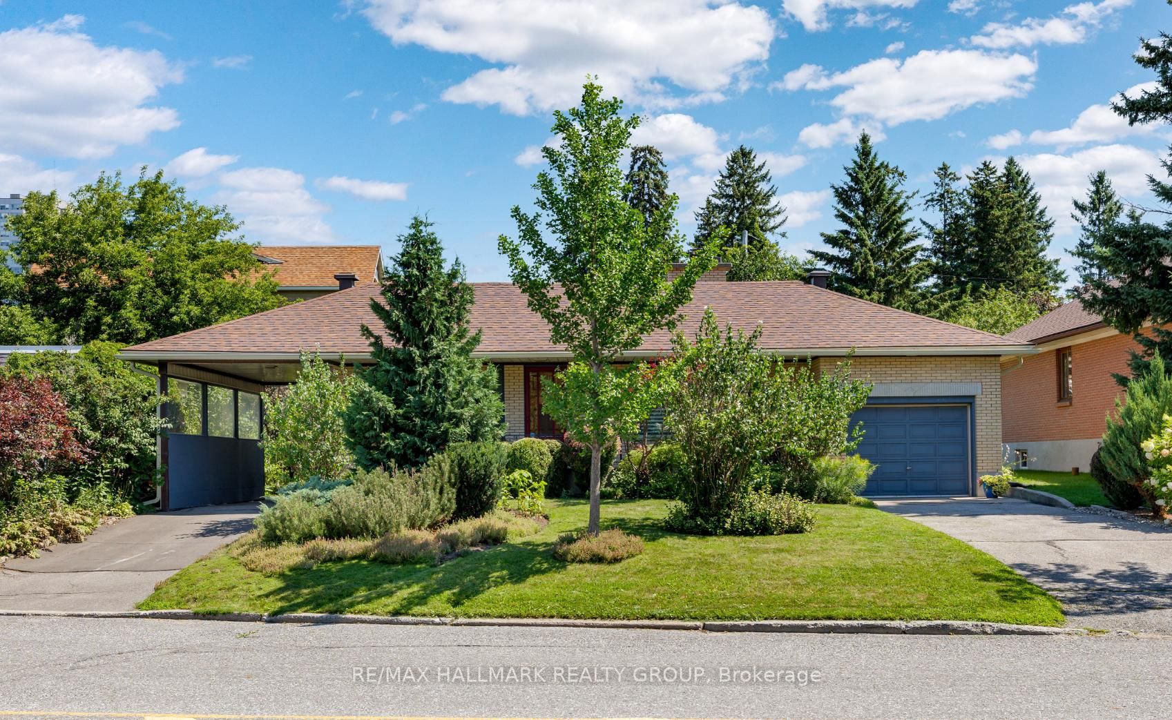 811 Iroquois Road, McKellar Heights - Glabar Park and Area, ON K2A 3N3