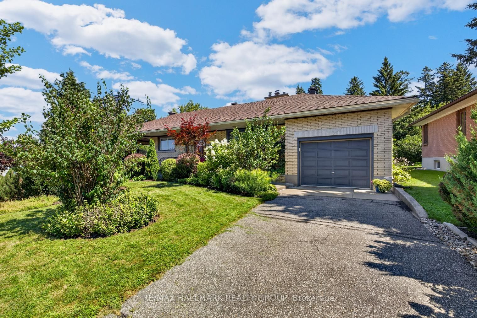 811 Iroquois Road, McKellar Heights - Glabar Park and Area, ON K2A 3N3 photo 2