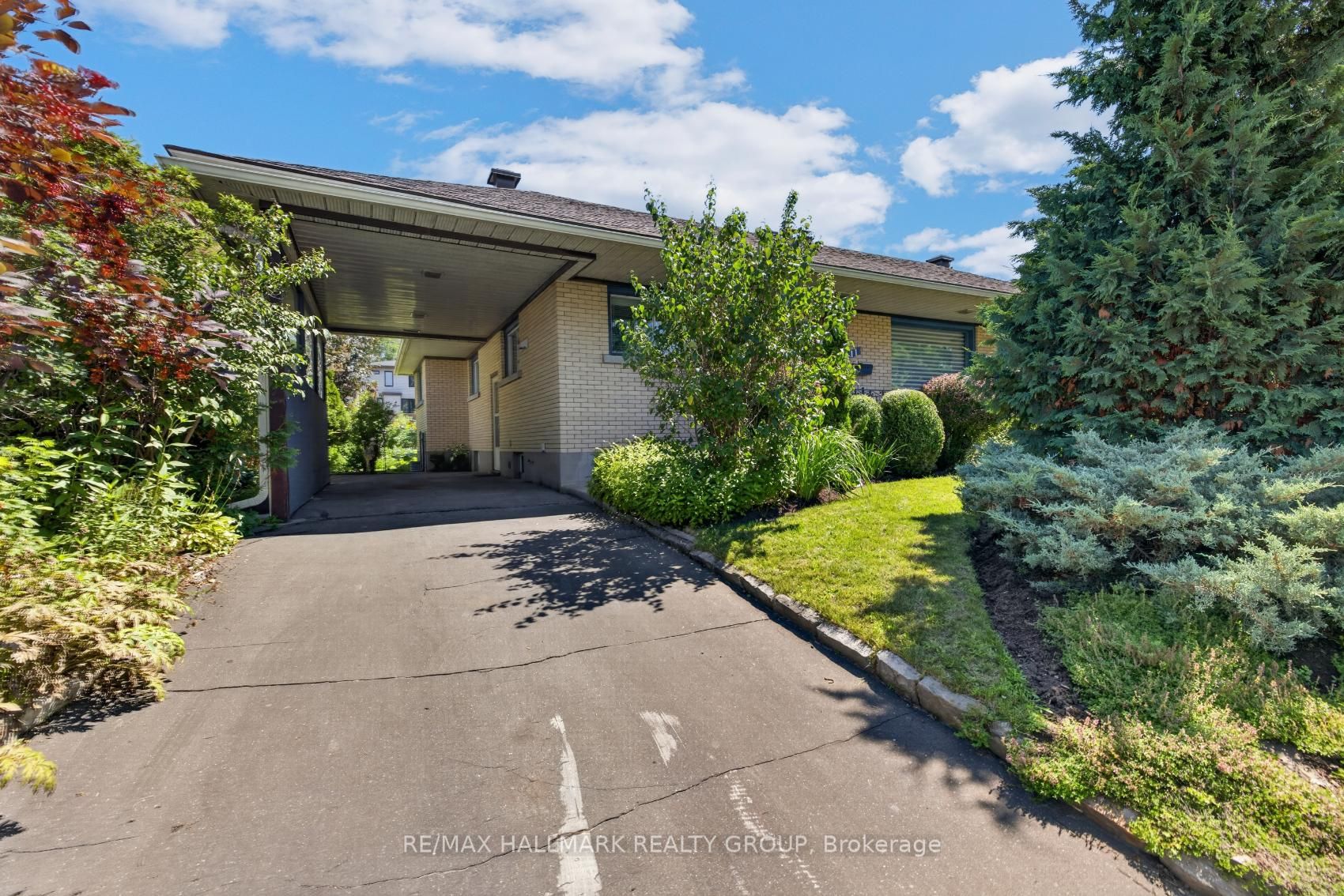 811 Iroquois Road, McKellar Heights - Glabar Park and Area, ON K2A 3N3 photo 3