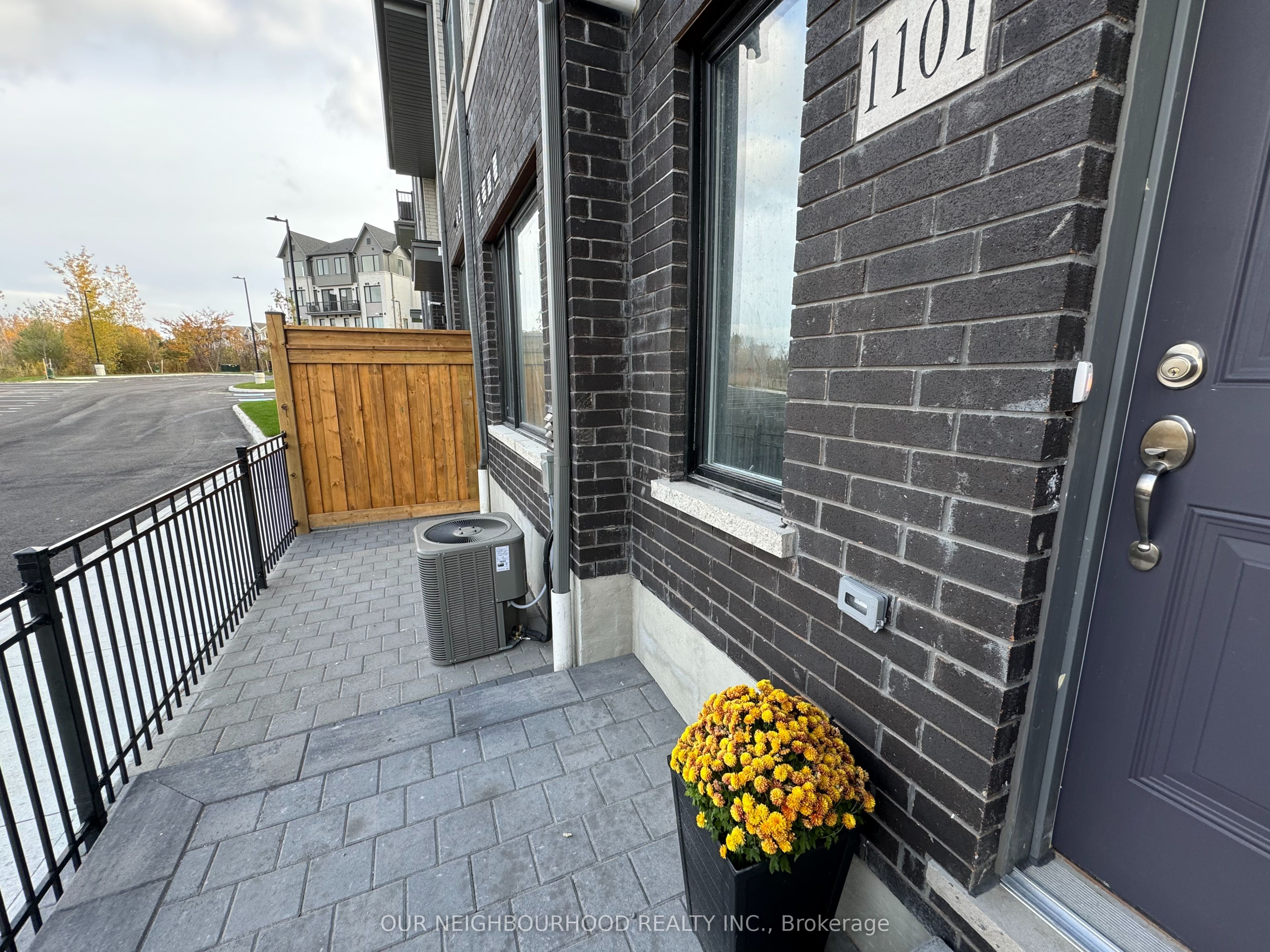 160 Densmore Road 1101, Cobourg, ON K9A 0X8 photo 4
