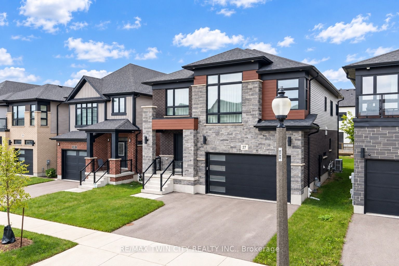 27 Jacob Detweiller Drive, Kitchener, ON N2P 0K7 photo 3