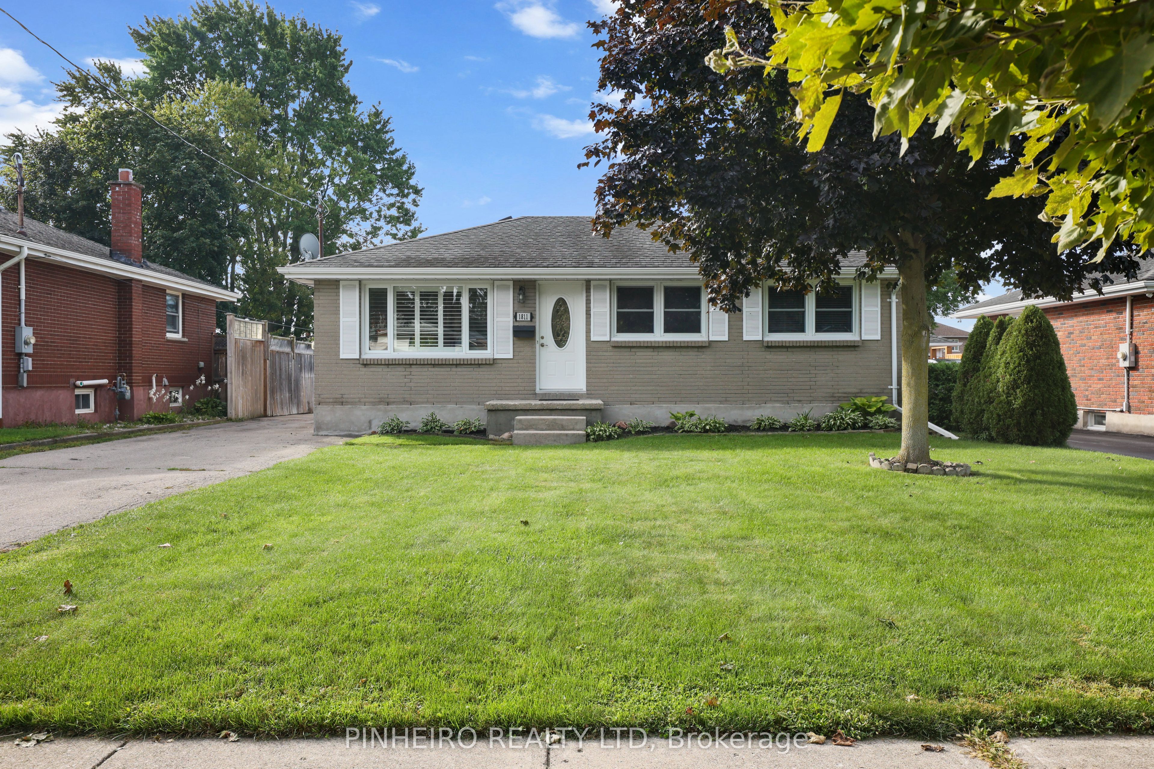 1811 WHITEHALL Drive, London East, ON N5W 1Z2 photo 2