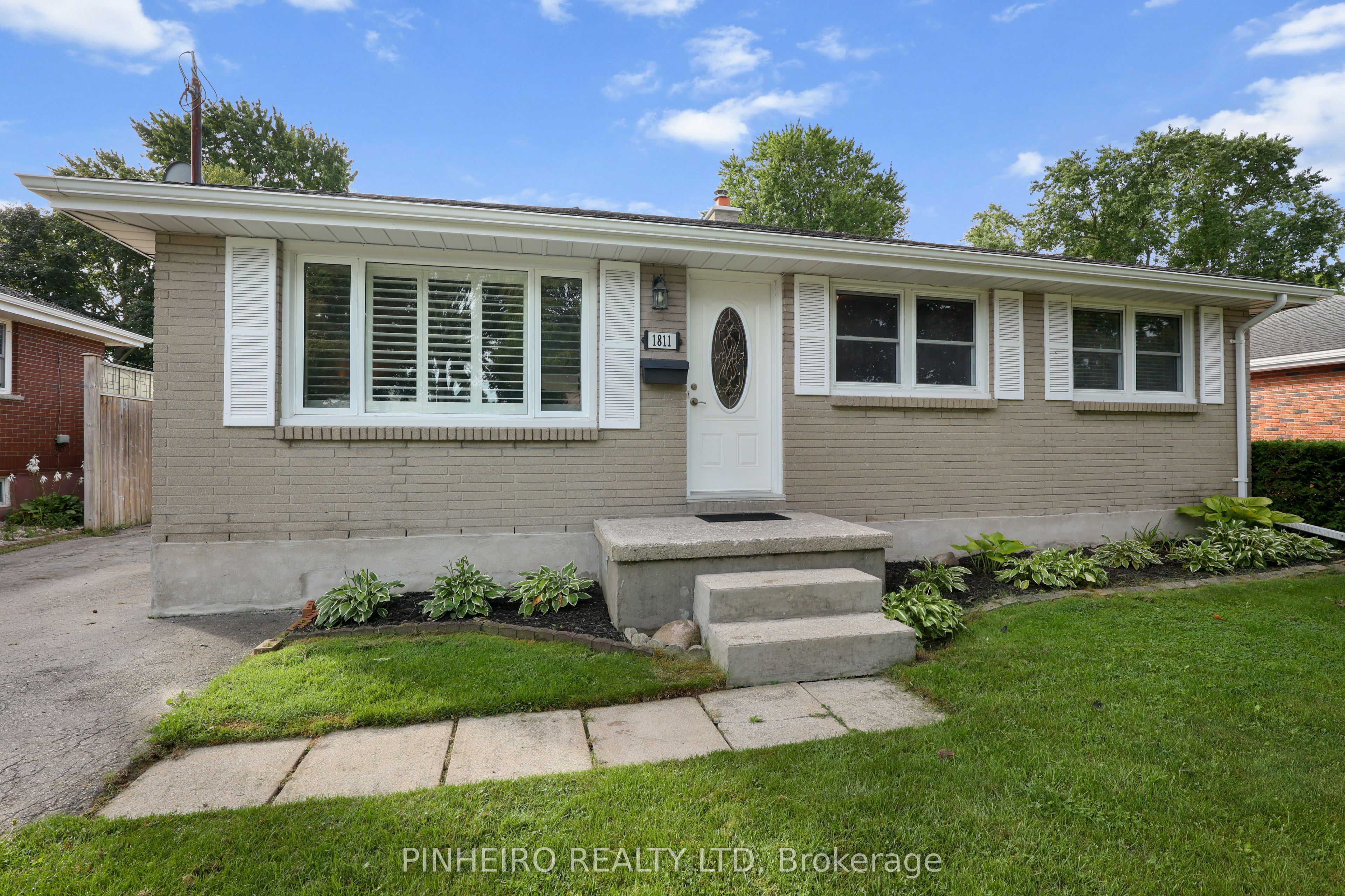 1811 WHITEHALL Drive, London East, ON N5W 1Z2 photo 3