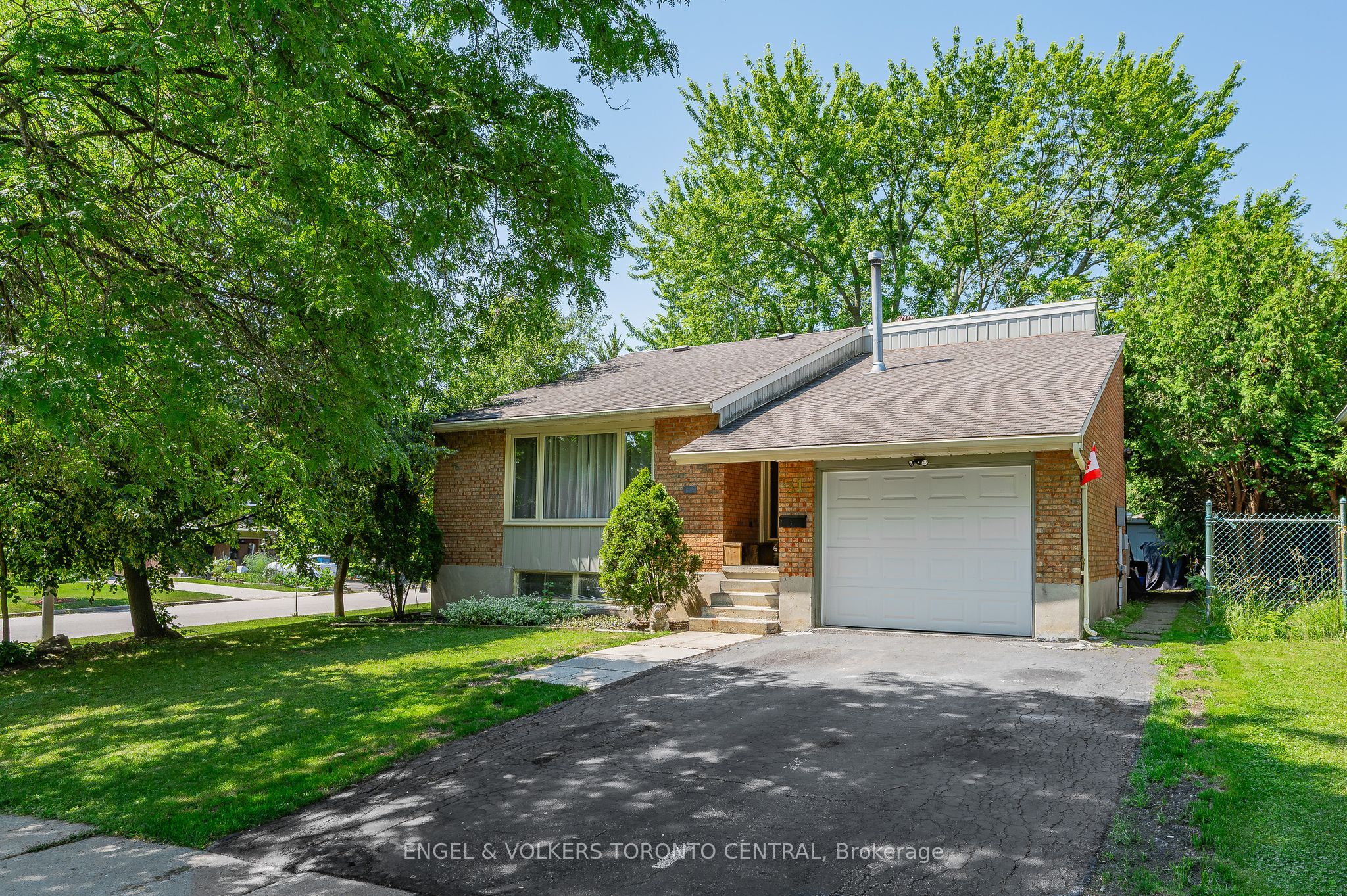 31 Mulberry Lane, Waterloo, ON N2L 5L4 photo 2