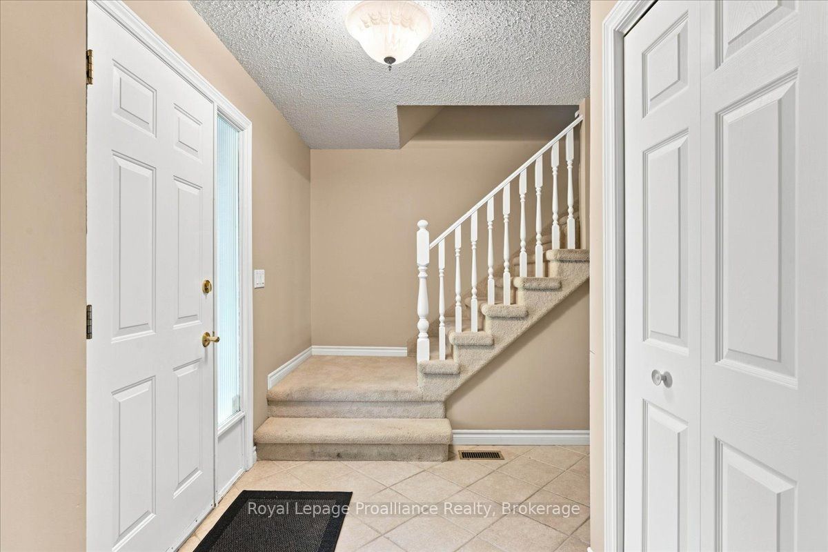 125 Tracey Park Drive, Belleville, ON K8P 5C7 photo 3
