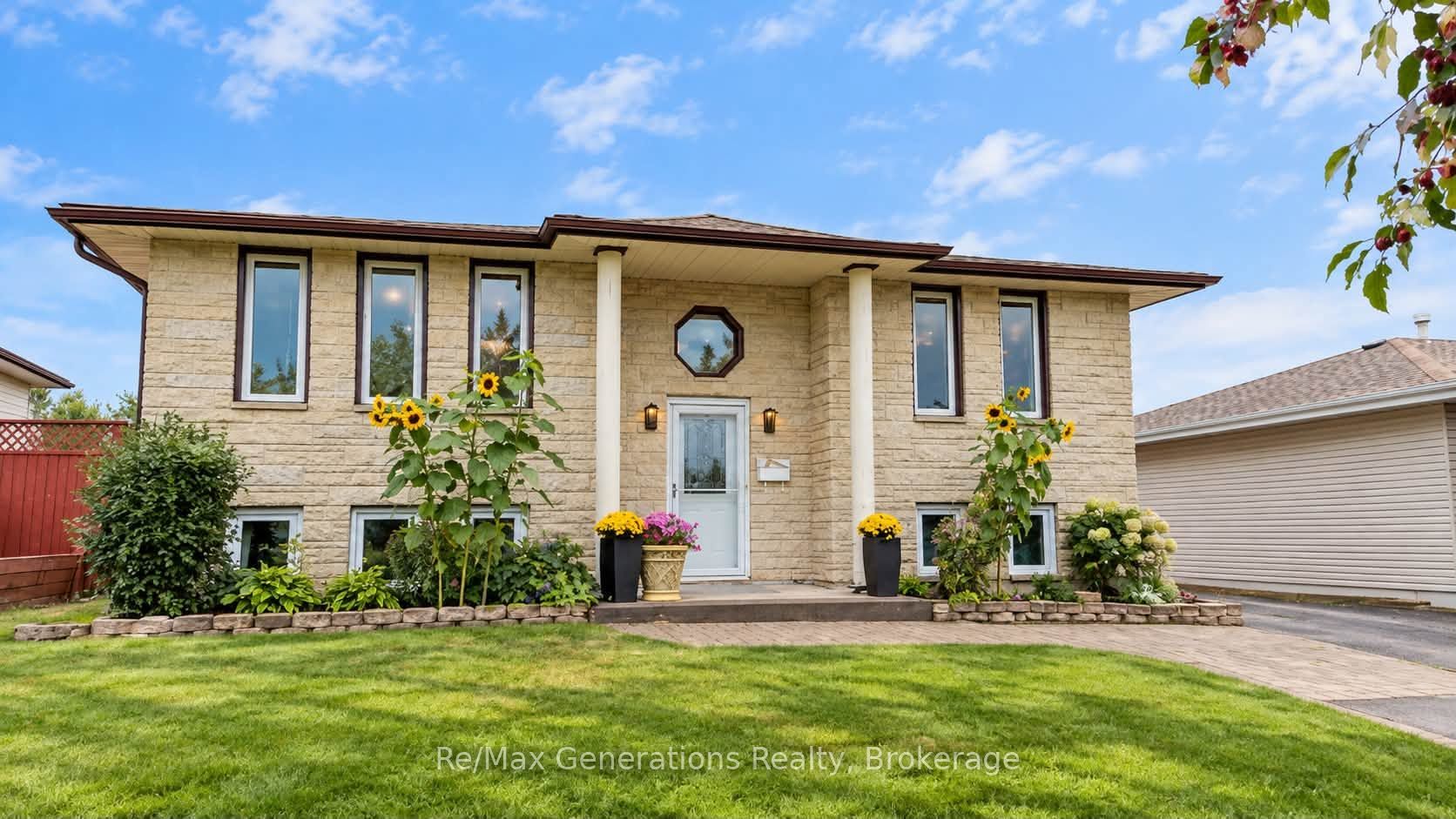 151 Iris Crescent, Thunder Bay, ON P7A 8A1