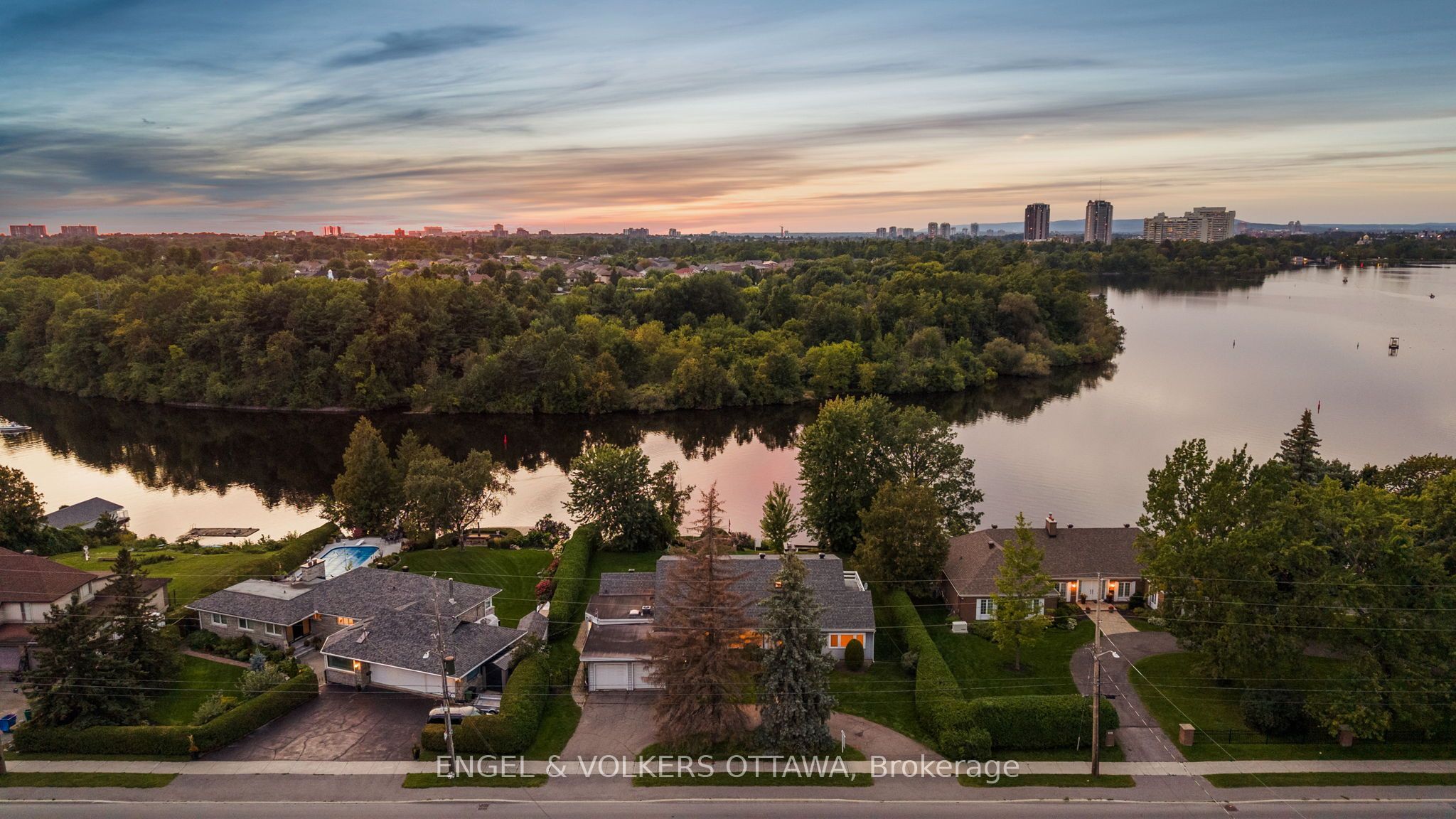 3200 Riverside Drive, Billings Bridge - Riverside Park and Area, ON K1V 8N7