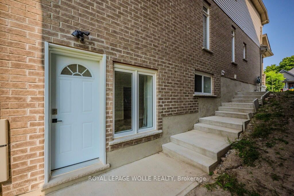 277 Dewdrop Crescent Lower, Waterloo, ON N2V 0B1 photo 2
