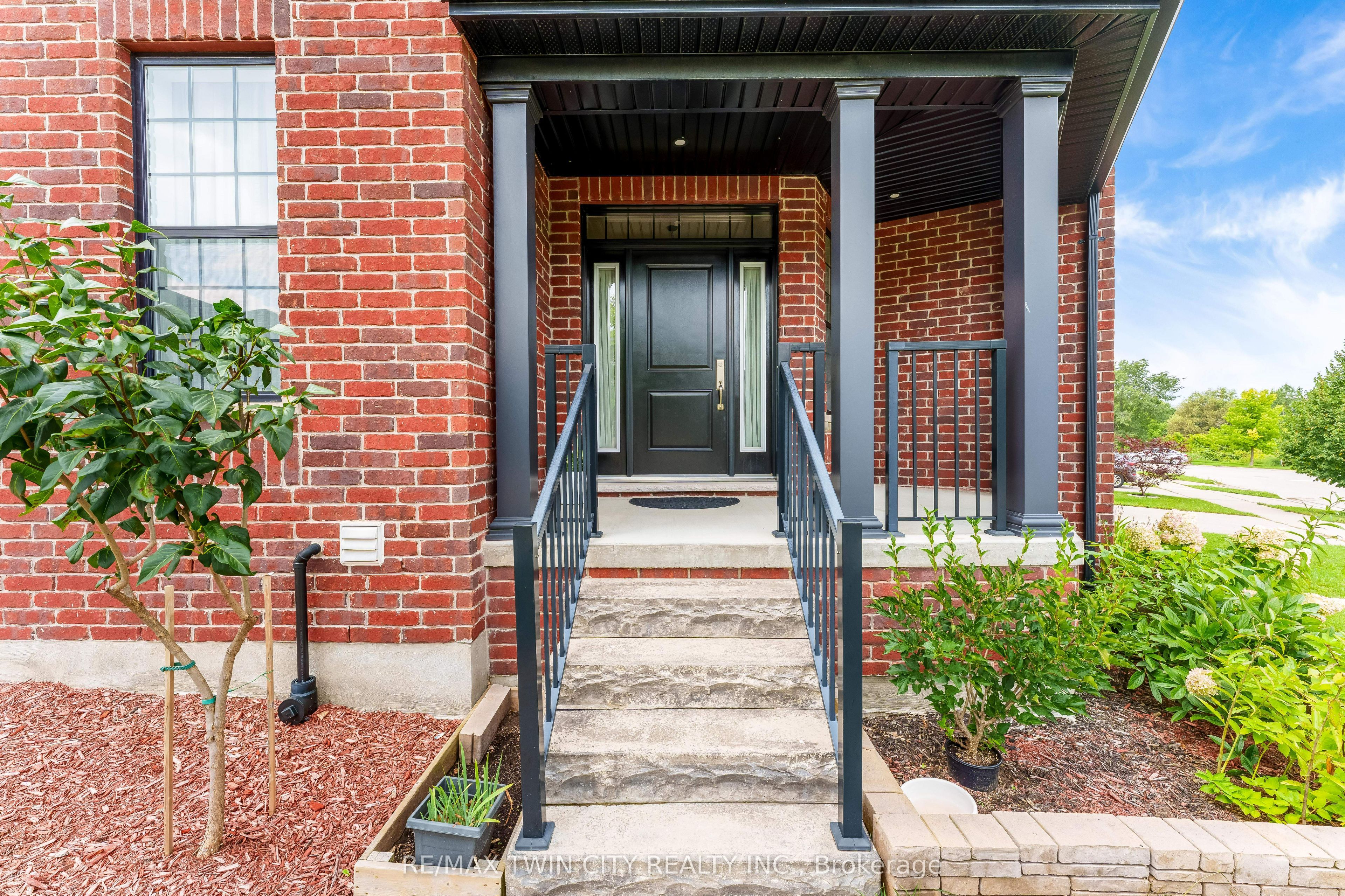 14 Marianne Dorn Trail Road, Kitchener, ON N2R 0H4 photo 2