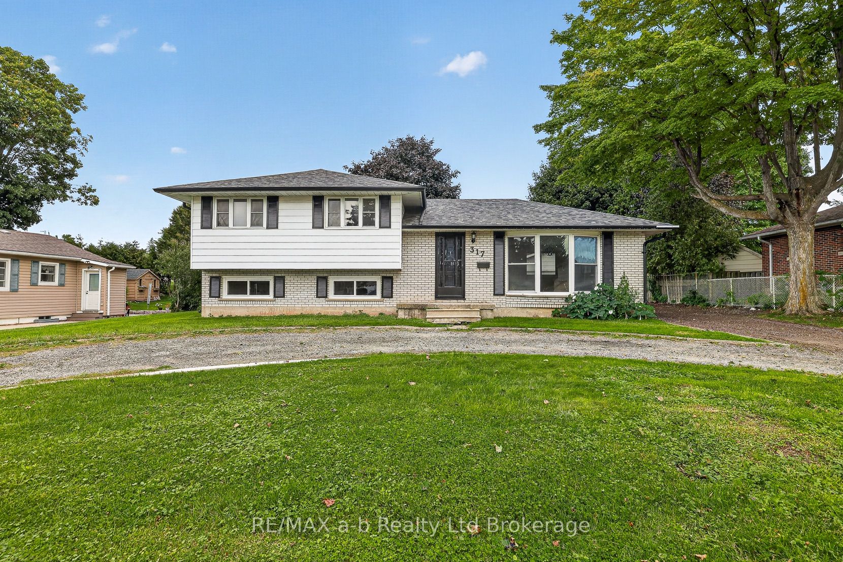 317 Russell Street, Woodstock, ON N4S 2Z7 photo 2