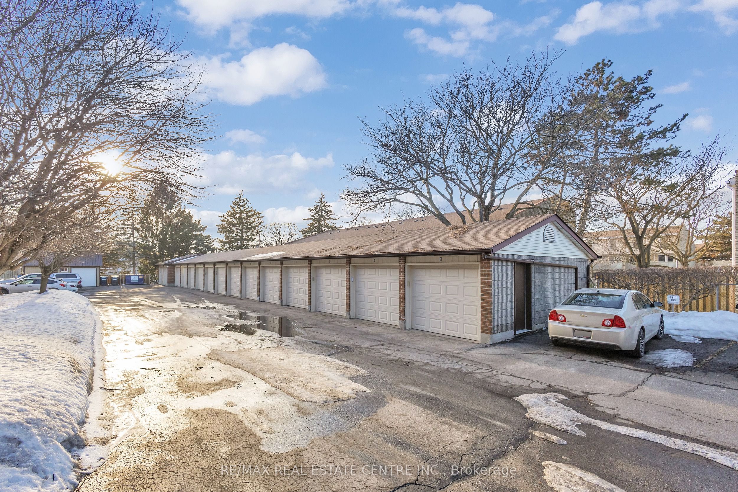 67 BRECKENRIDGE Drive 202, Kitchener, ON N2B 3R8 photo 2