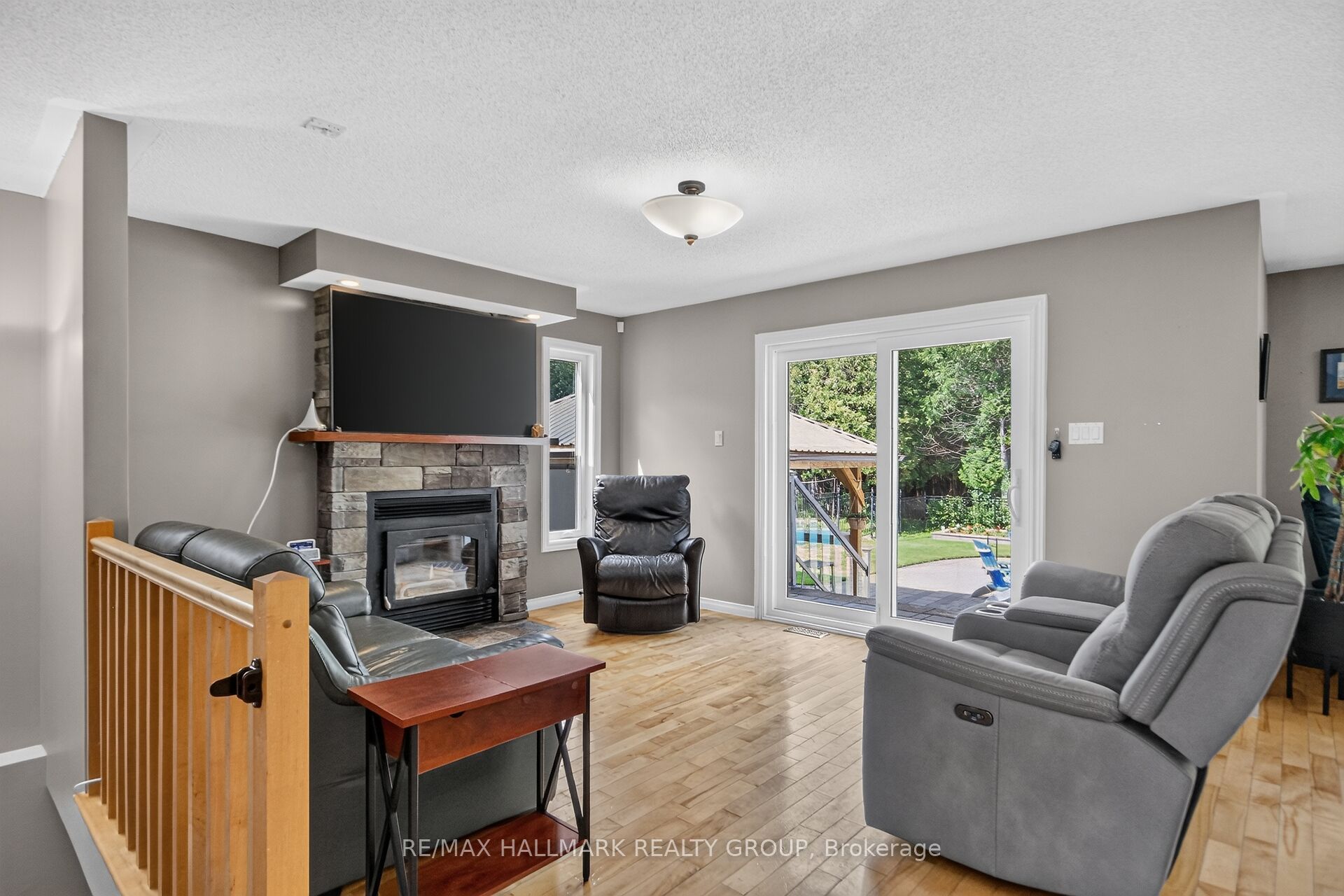 8251 Ranita Crescent, Greely - Metcalfe - Osgoode - Vernon and Area, ON K0A 2P0 photo 4