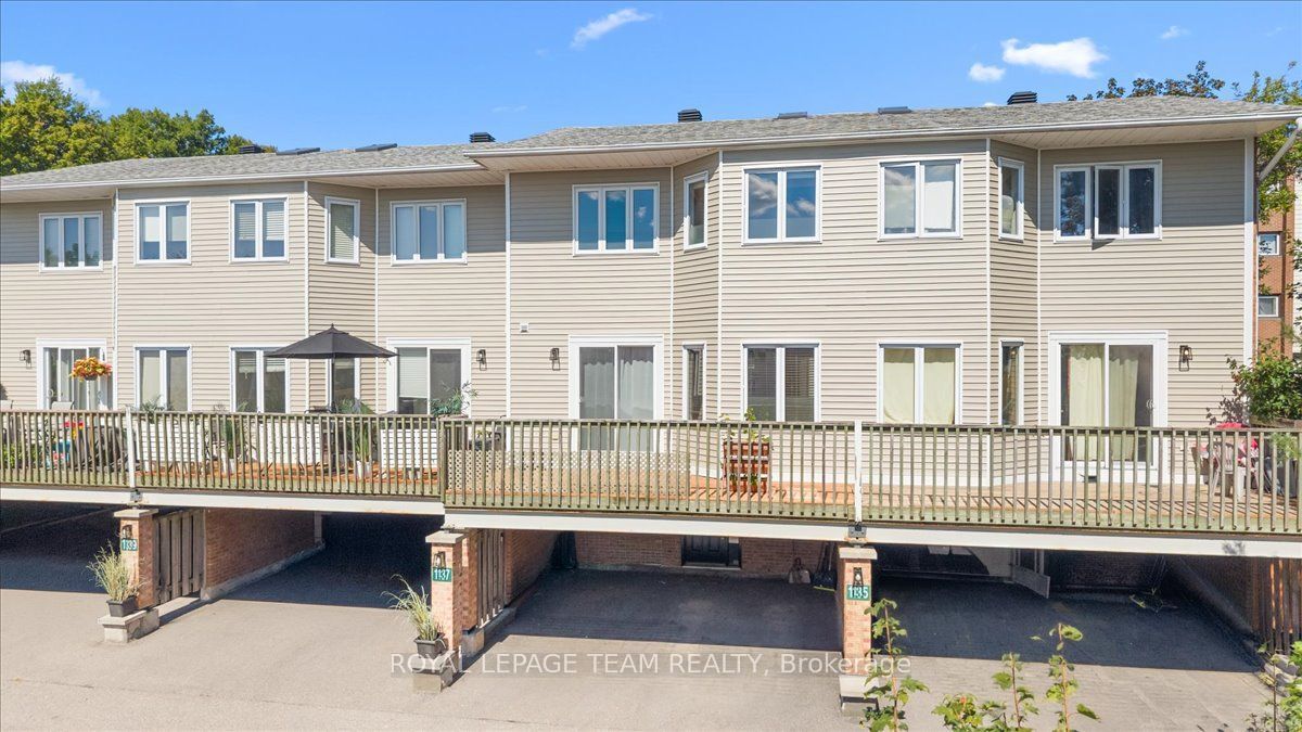 1137 Chimney Hill Way, Beacon Hill North - South and Area, ON K1J 8Z7