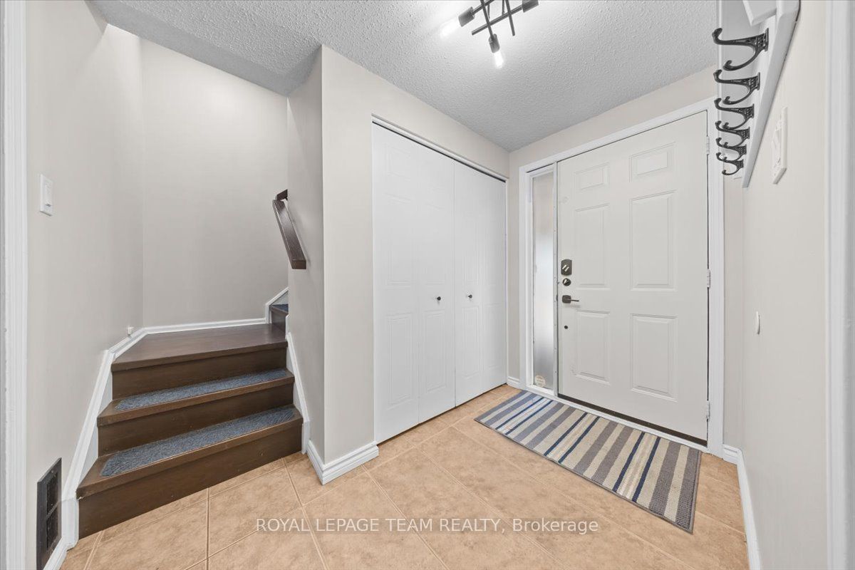 1137 Chimney Hill Way, Beacon Hill North - South and Area, ON K1J 8Z7 photo 3