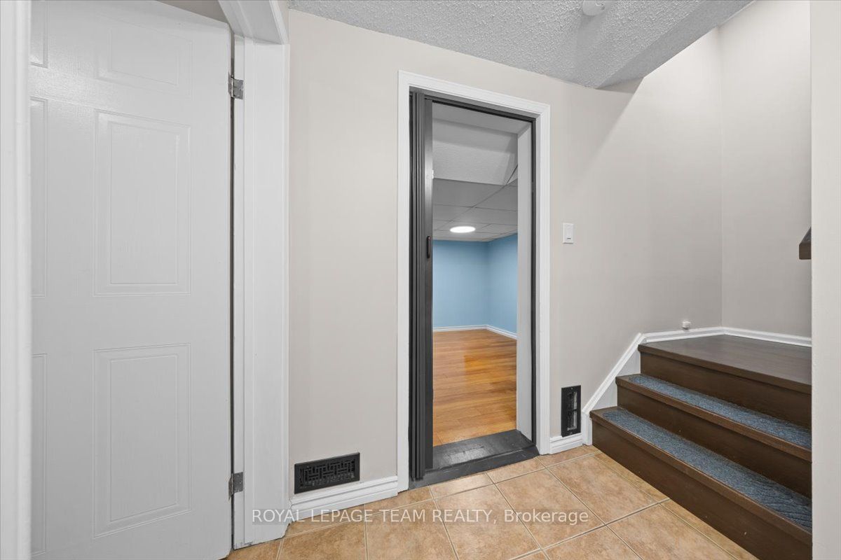 1137 Chimney Hill Way, Beacon Hill North - South and Area, ON K1J 8Z7 photo 4