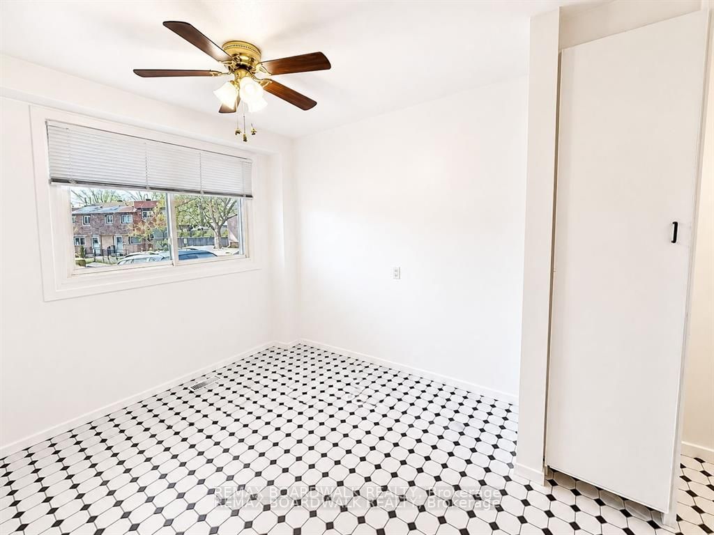 53J Sumac Street, Beacon Hill North - South and Area, ON K1J 7T7 photo 3