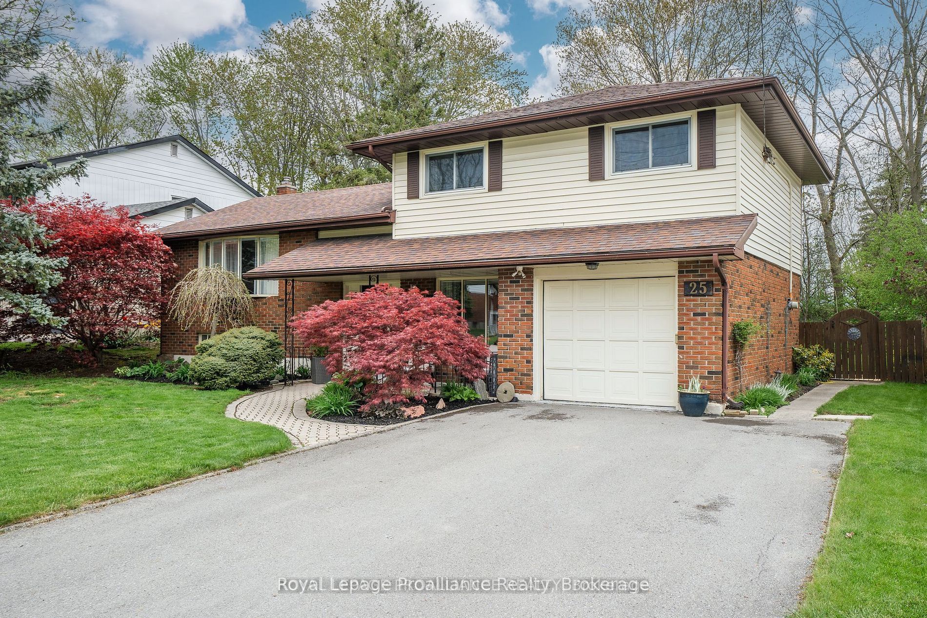 25 Keller Drive, Belleville, ON K8P 4B3 photo 2